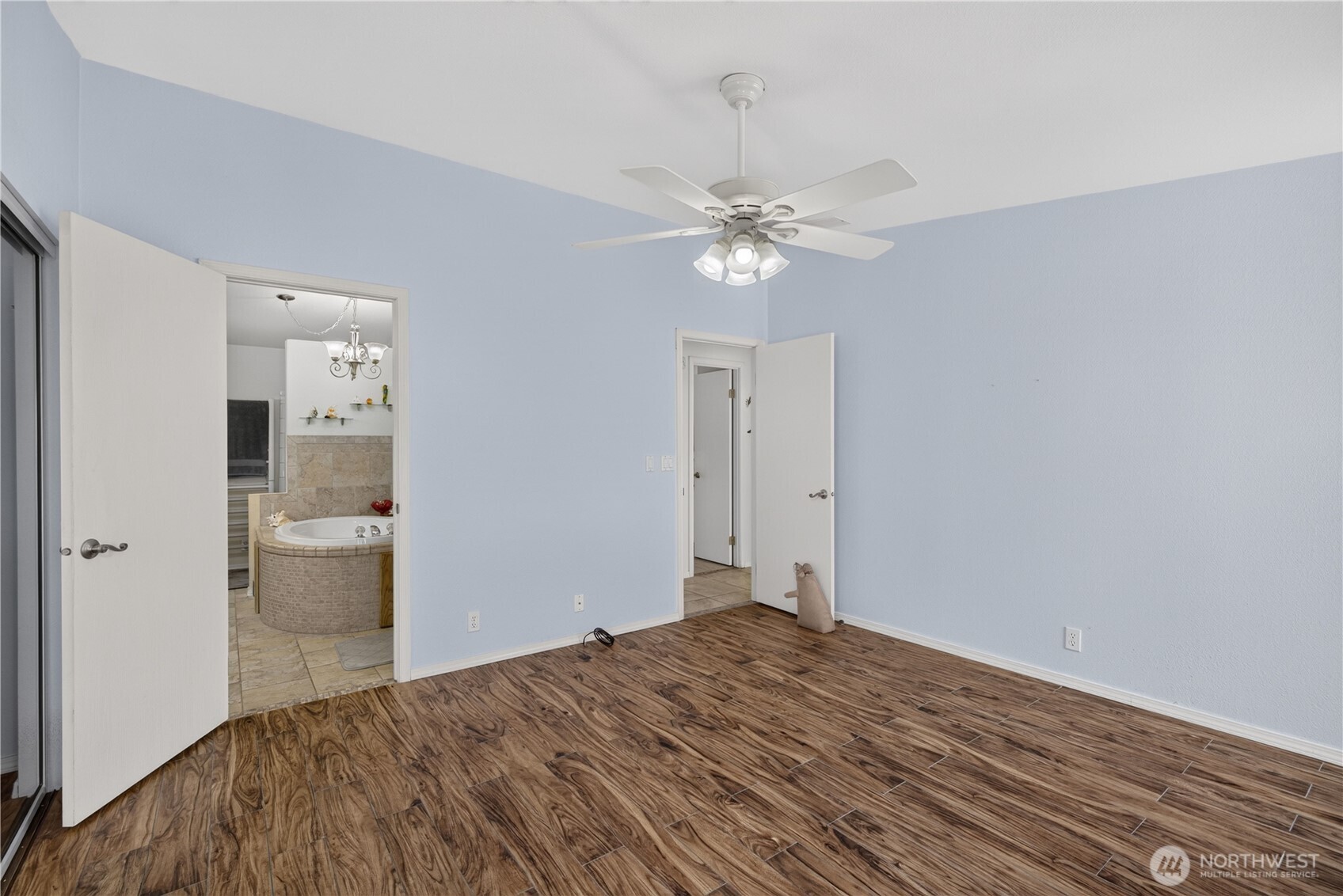105 Edgewater Way SW