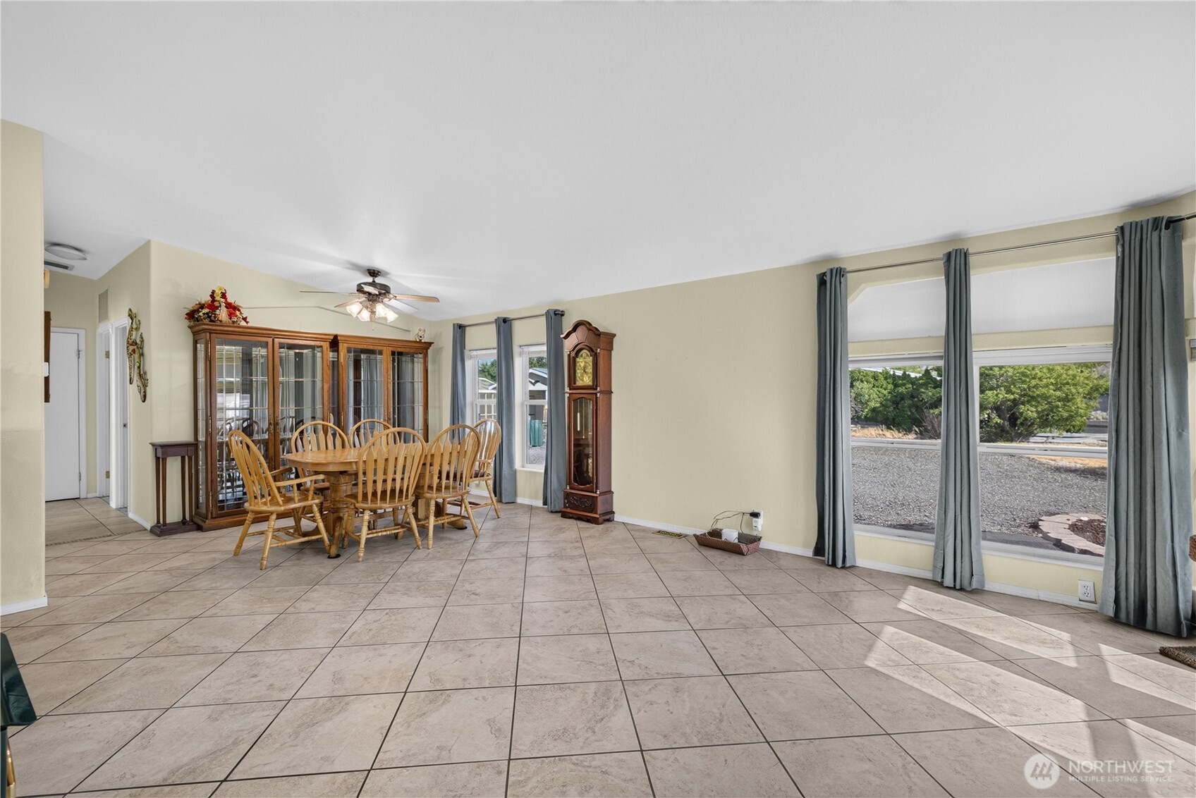 105 Edgewater Way SW