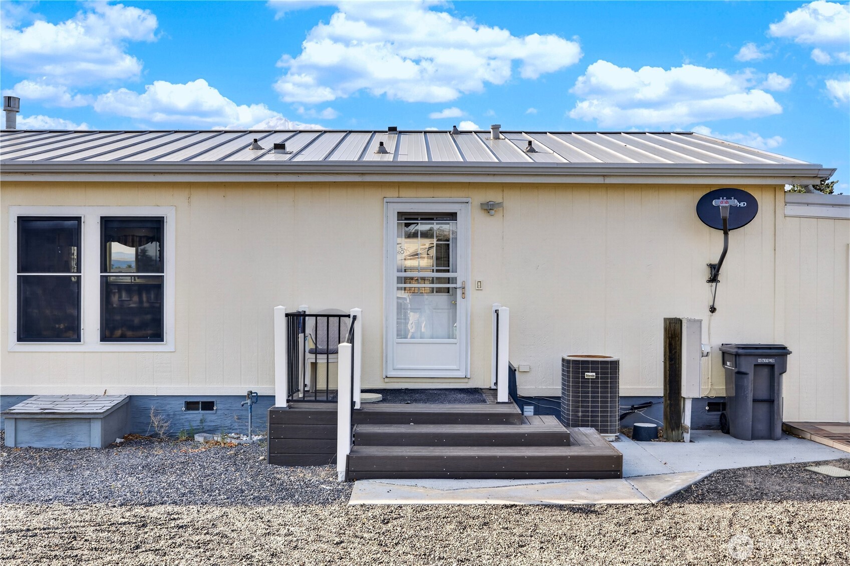 105 Edgewater Way SW