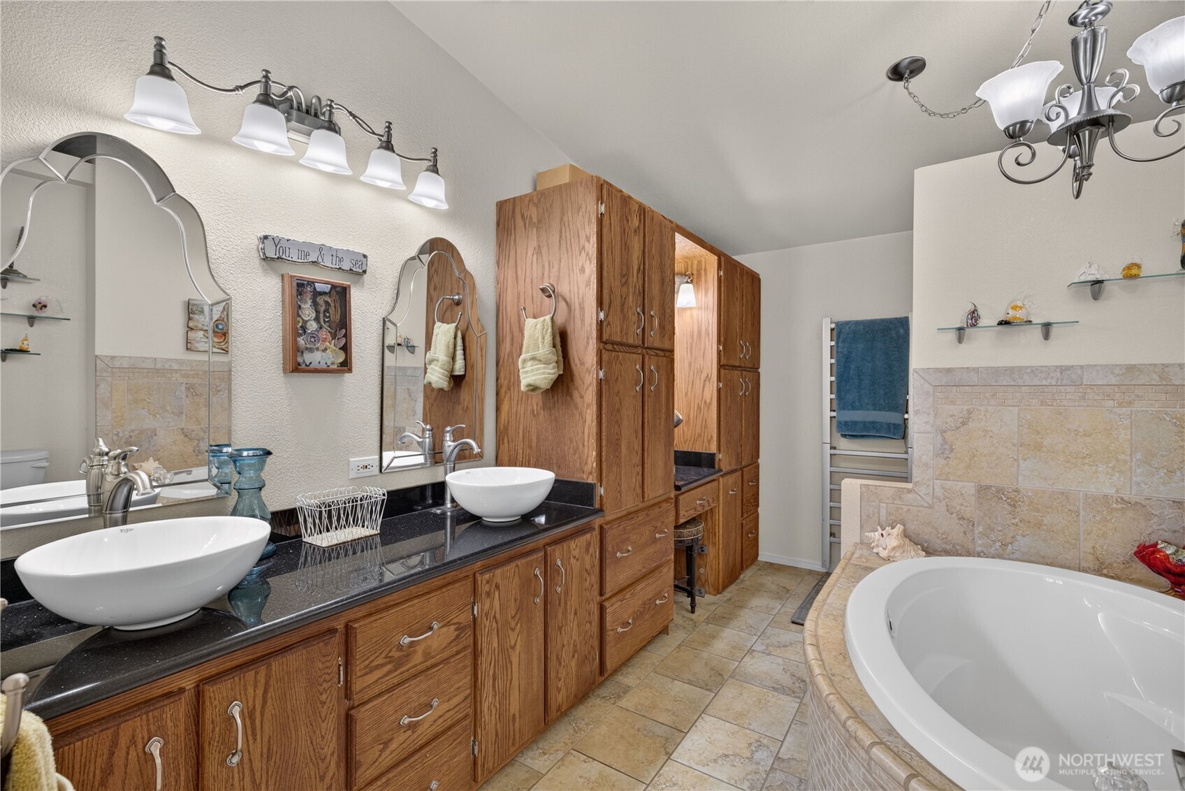 105 Edgewater Way SW