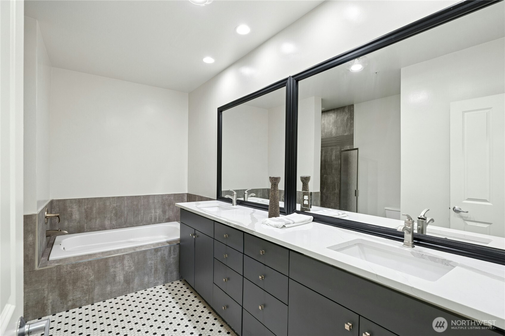 1000 N Aurora Avenue Unit: 4 0 9
