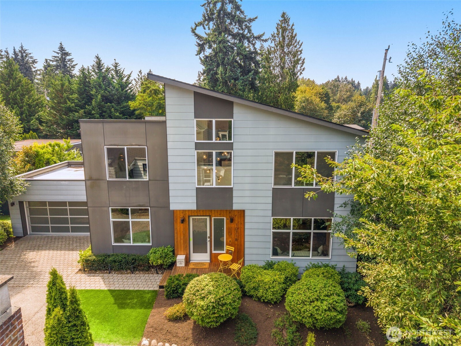 10718 15th Avenue NE