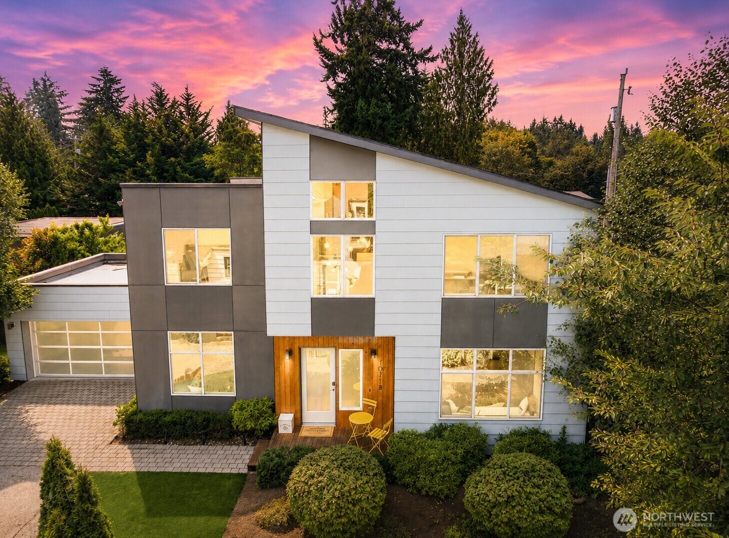 10718 15th Avenue NE