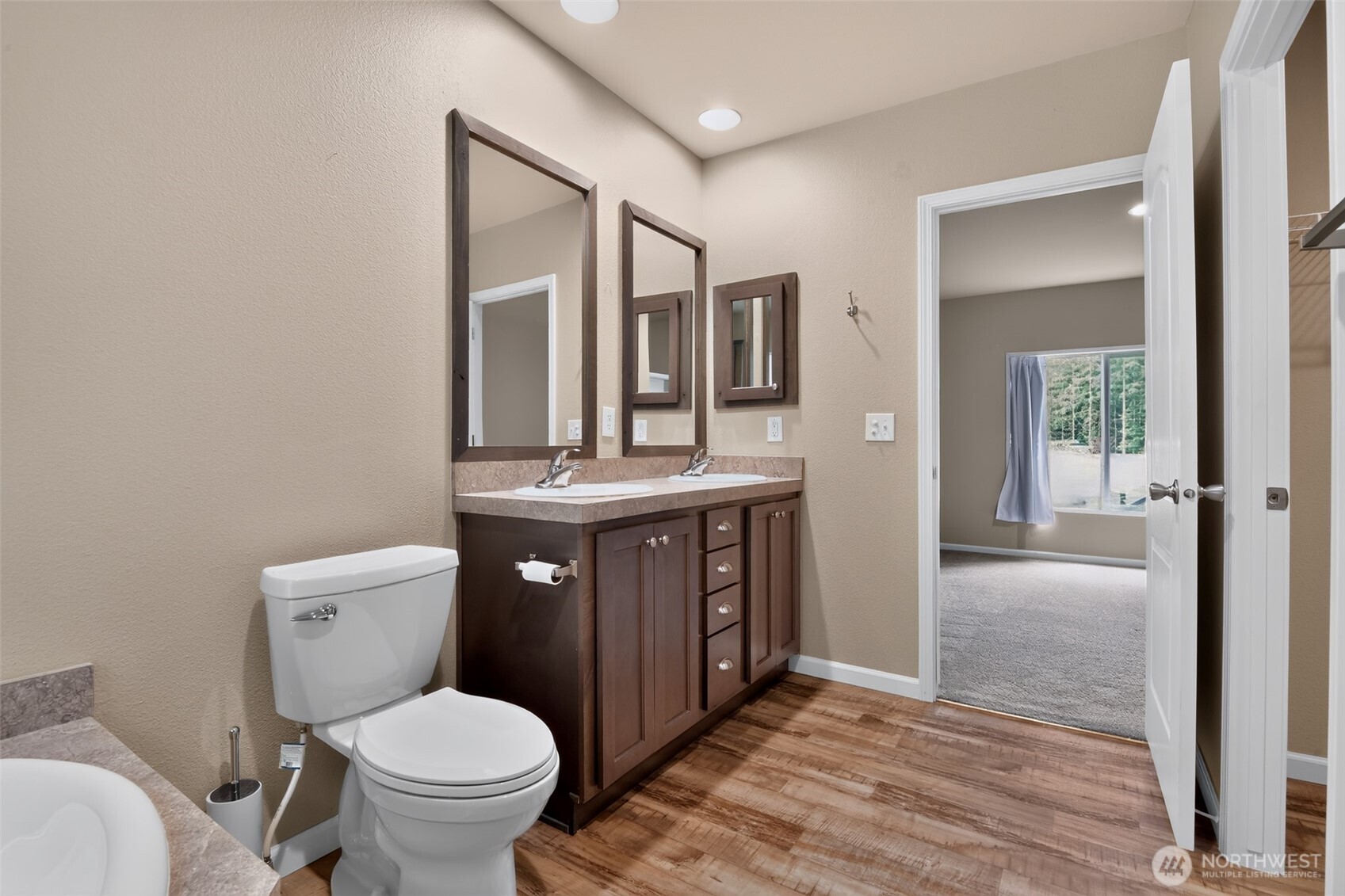 27129 Lake Riley