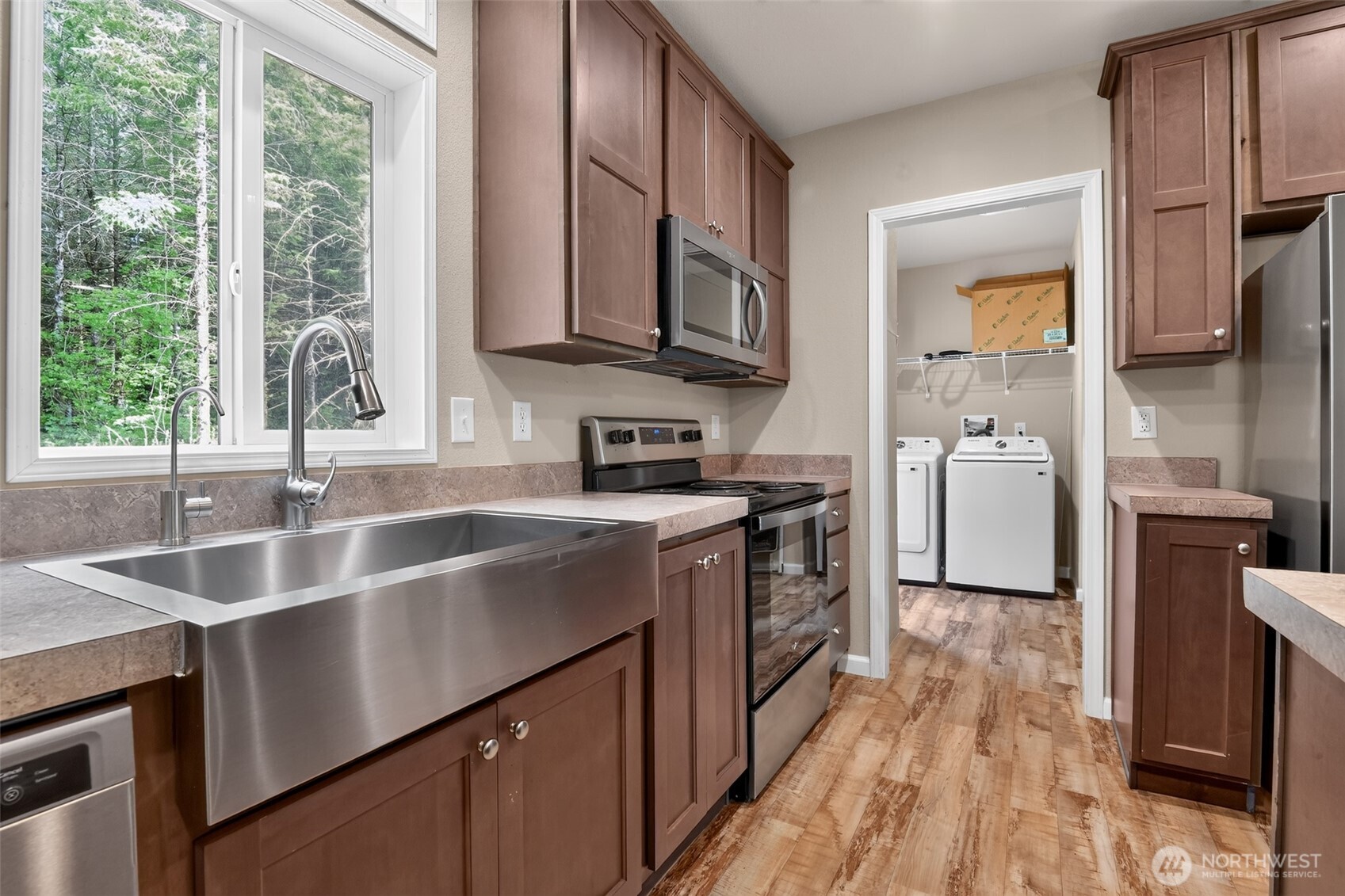 27129 Lake Riley