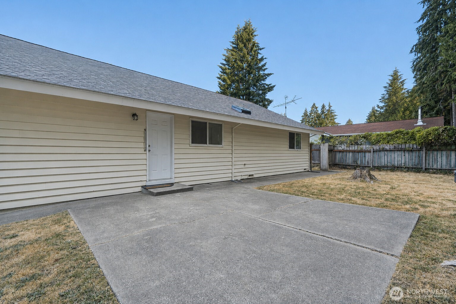 483 NE Conifer Drive