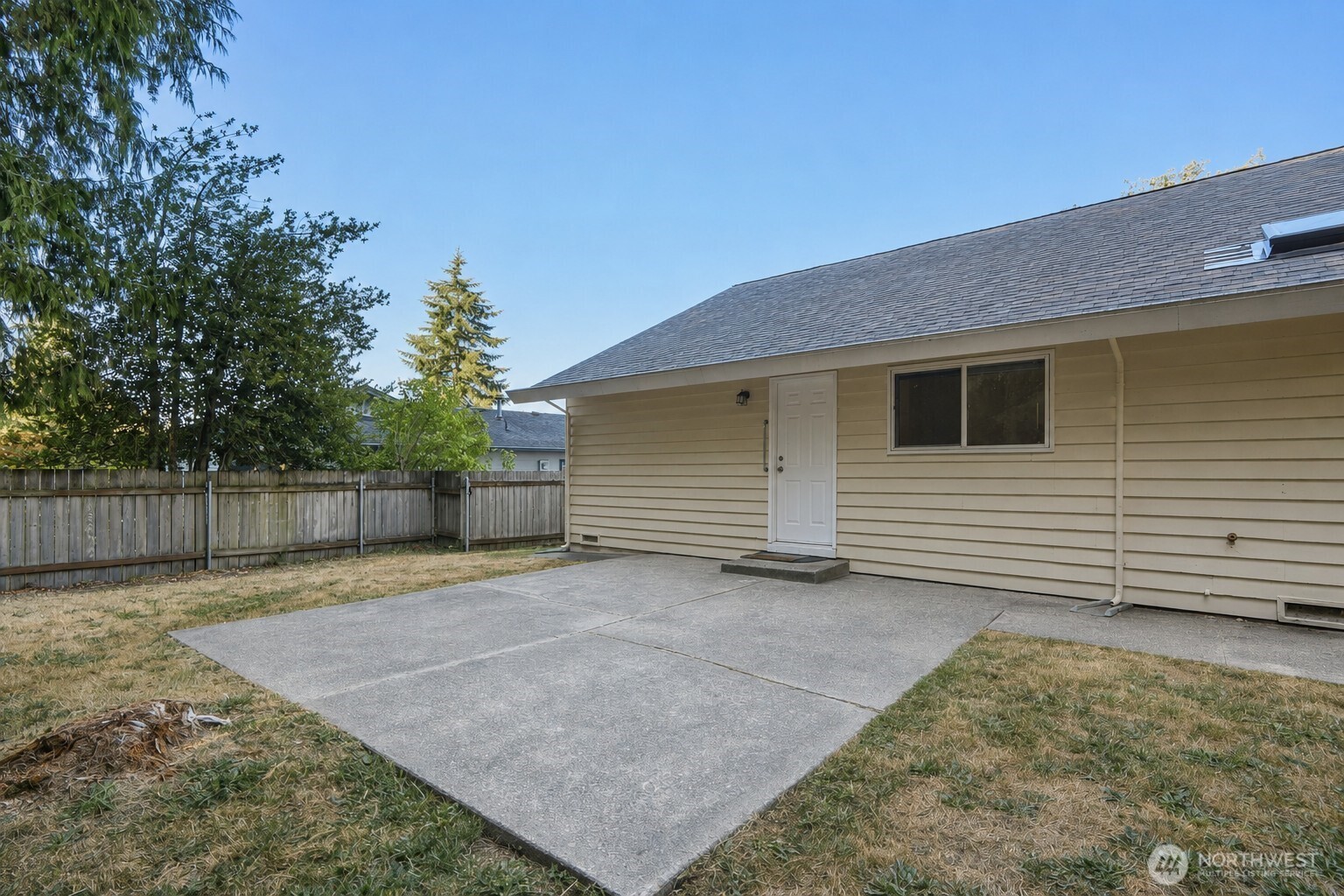 483 NE Conifer Drive