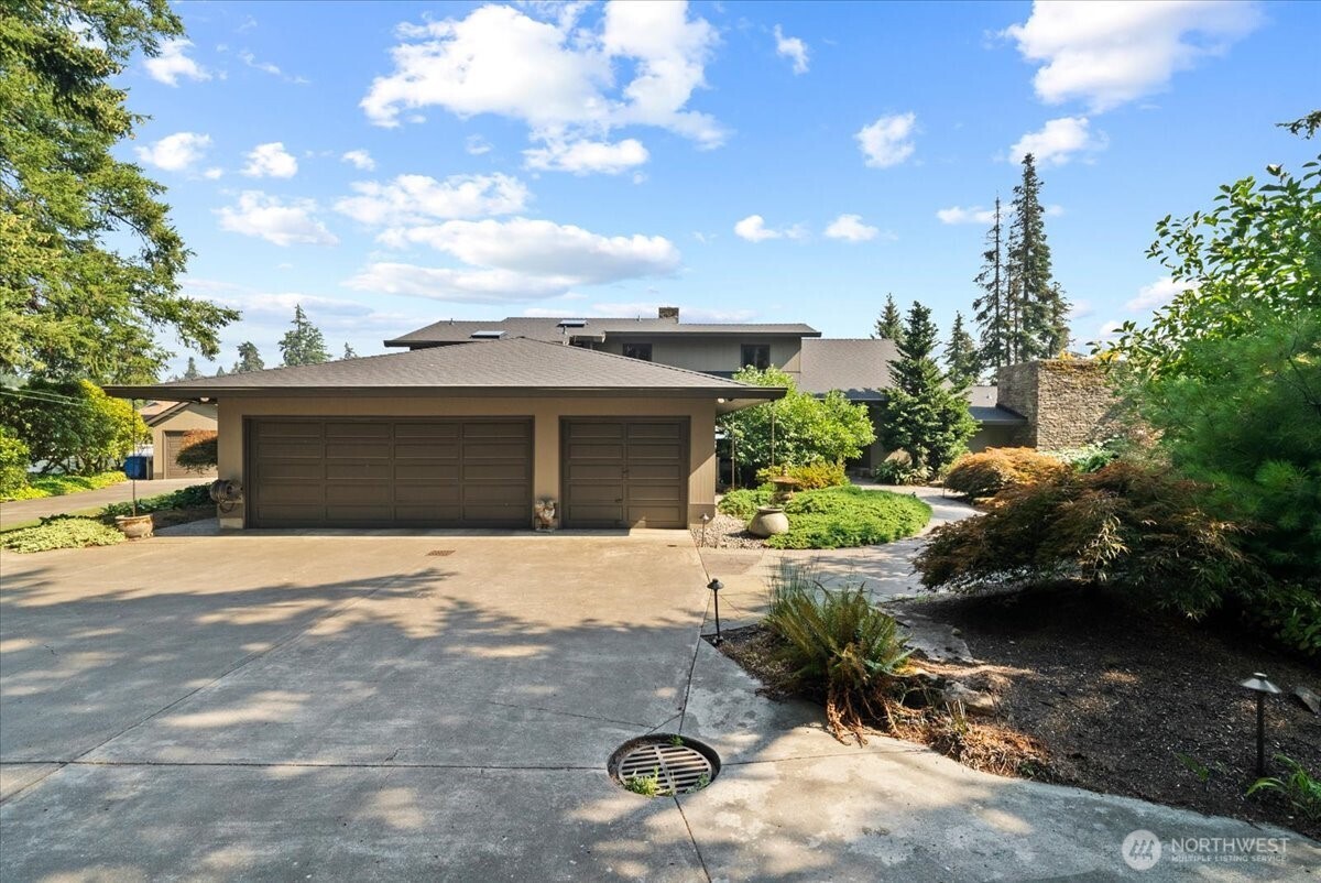 2110 Channel Road E