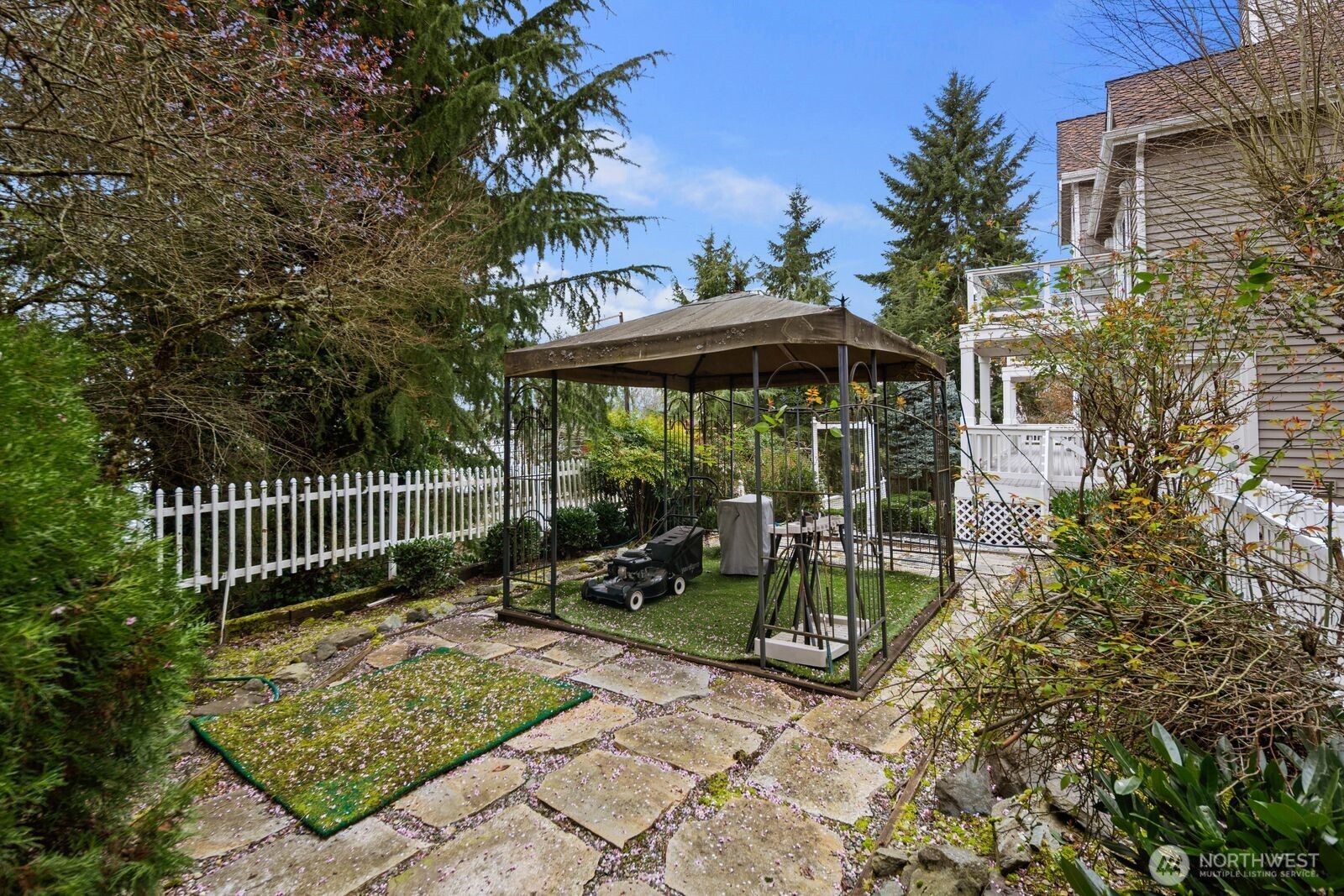 1665 204th Avenue NE