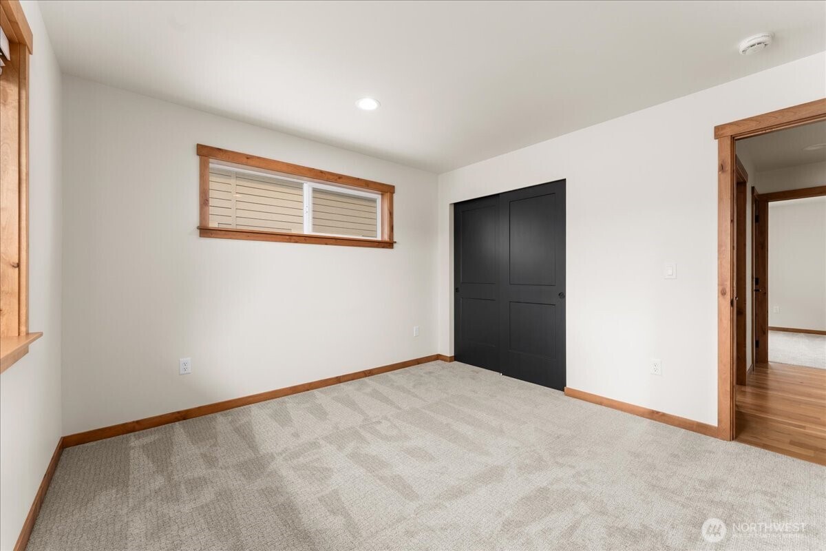 812 N Newport Loop