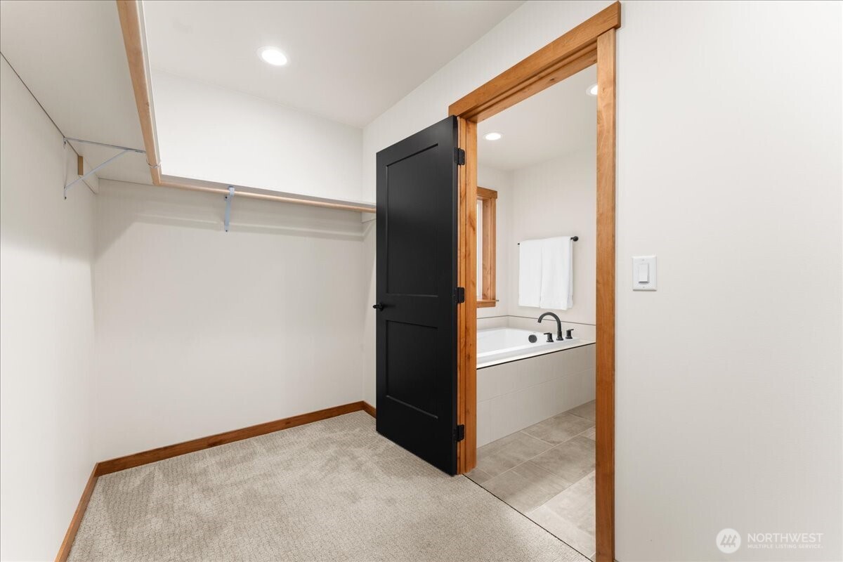 812 N Newport Loop