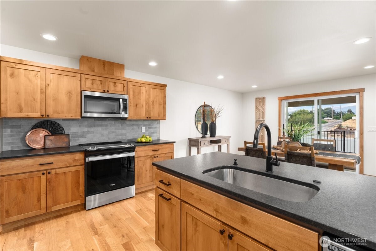 812 N Newport Loop