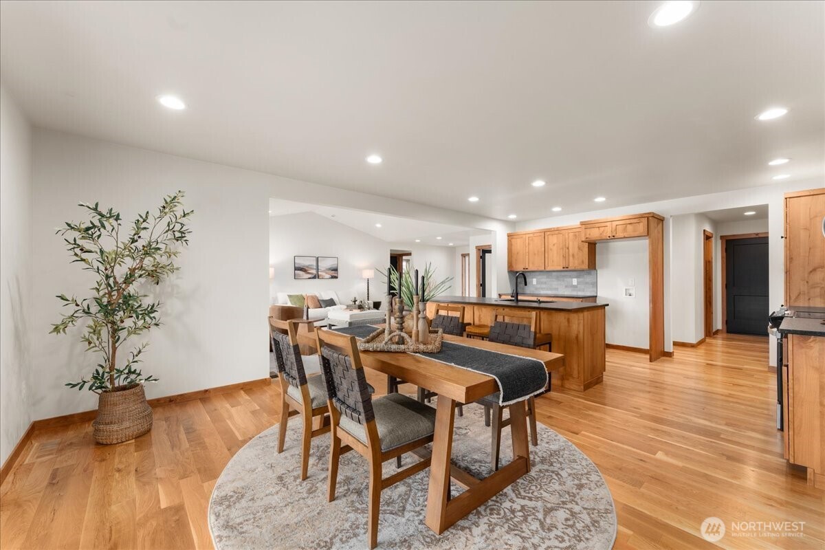 812 N Newport Loop