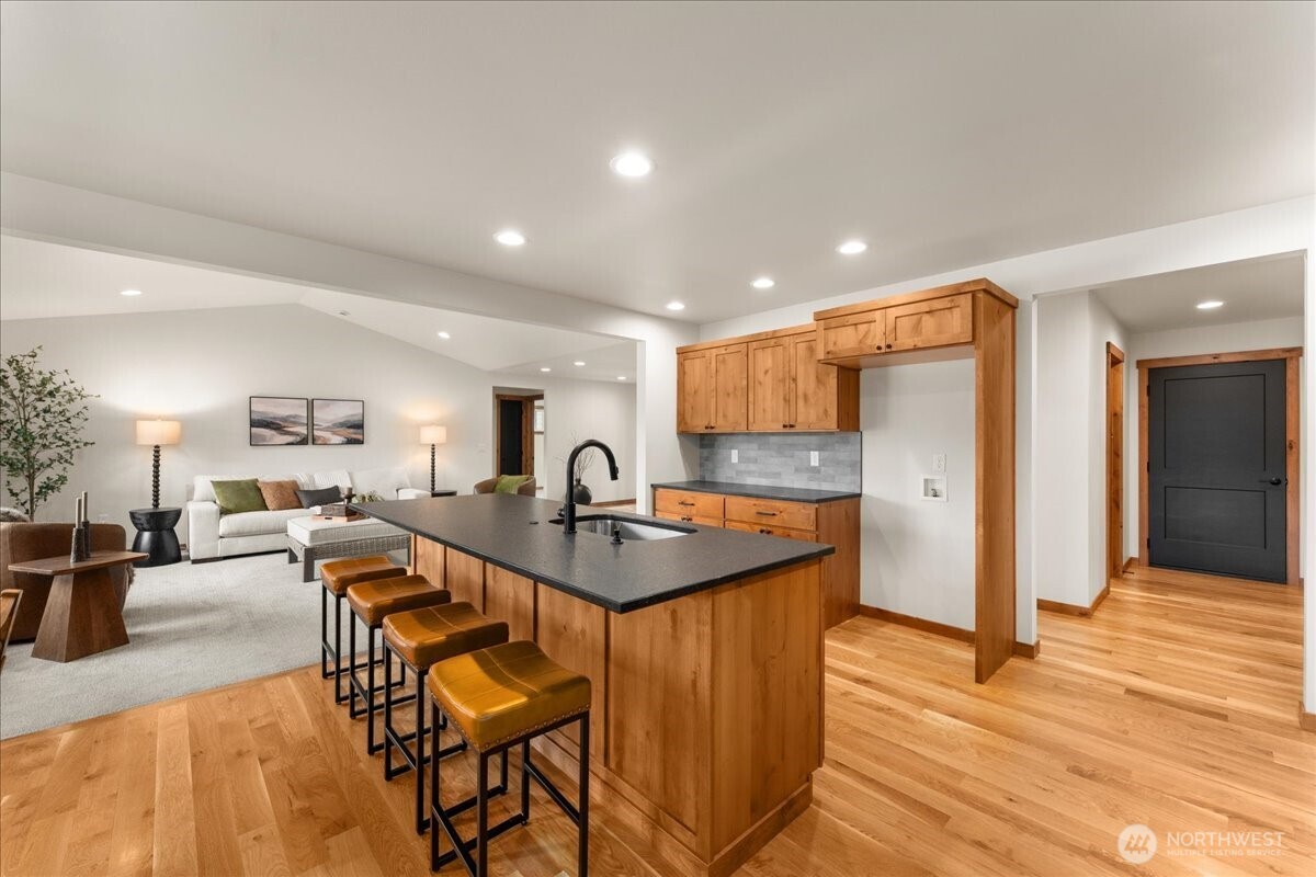 812 N Newport Loop