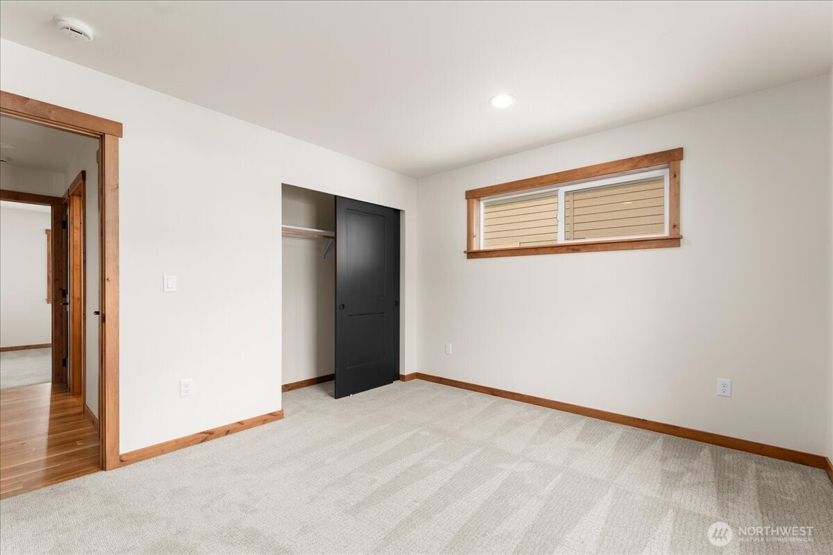 812 N Newport Loop