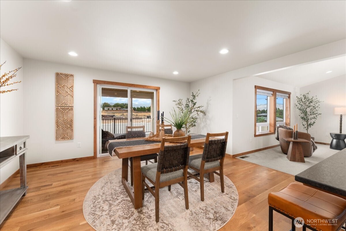 812 N Newport Loop