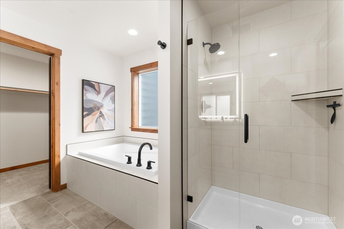 812 N Newport Loop