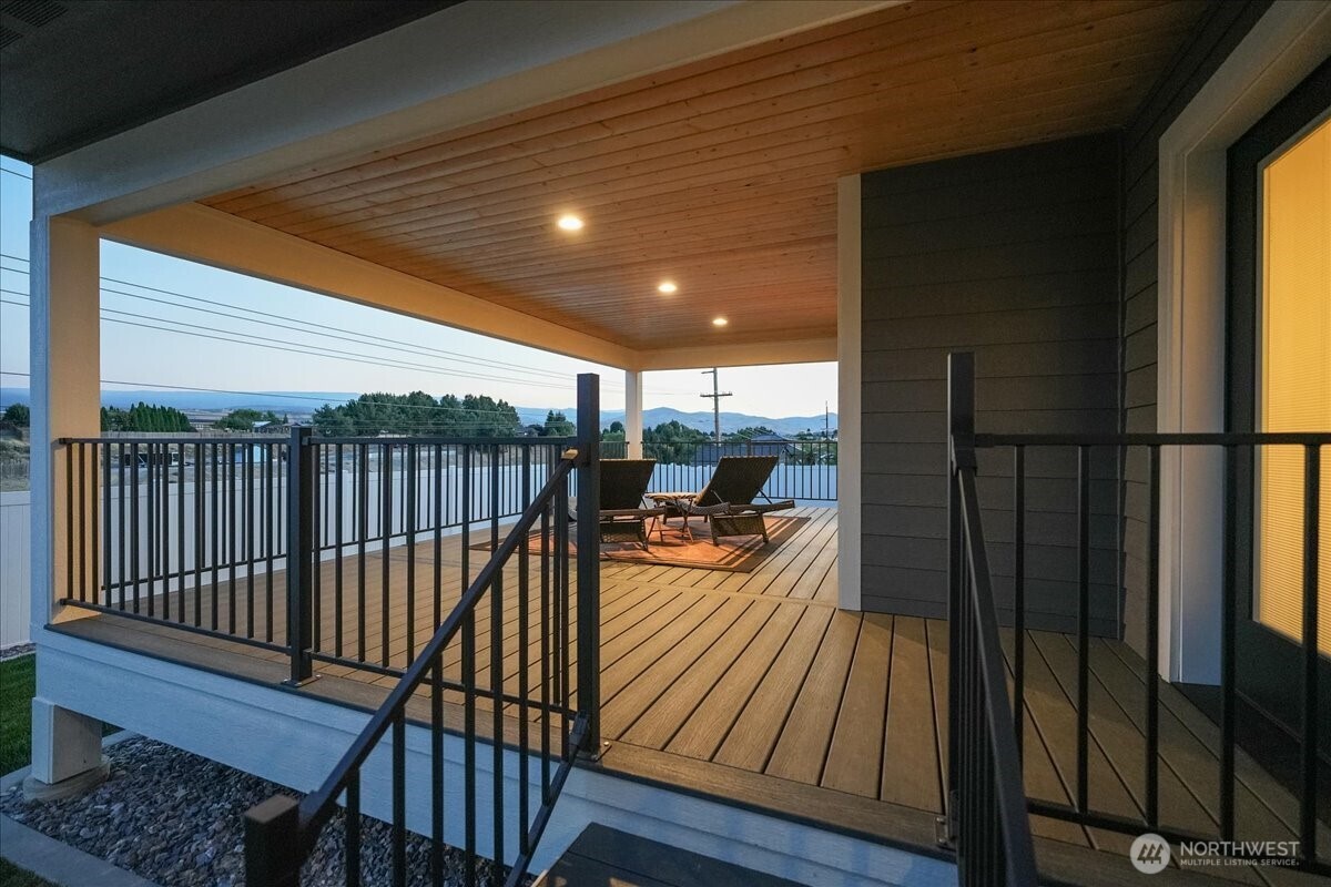 812 N Newport Loop