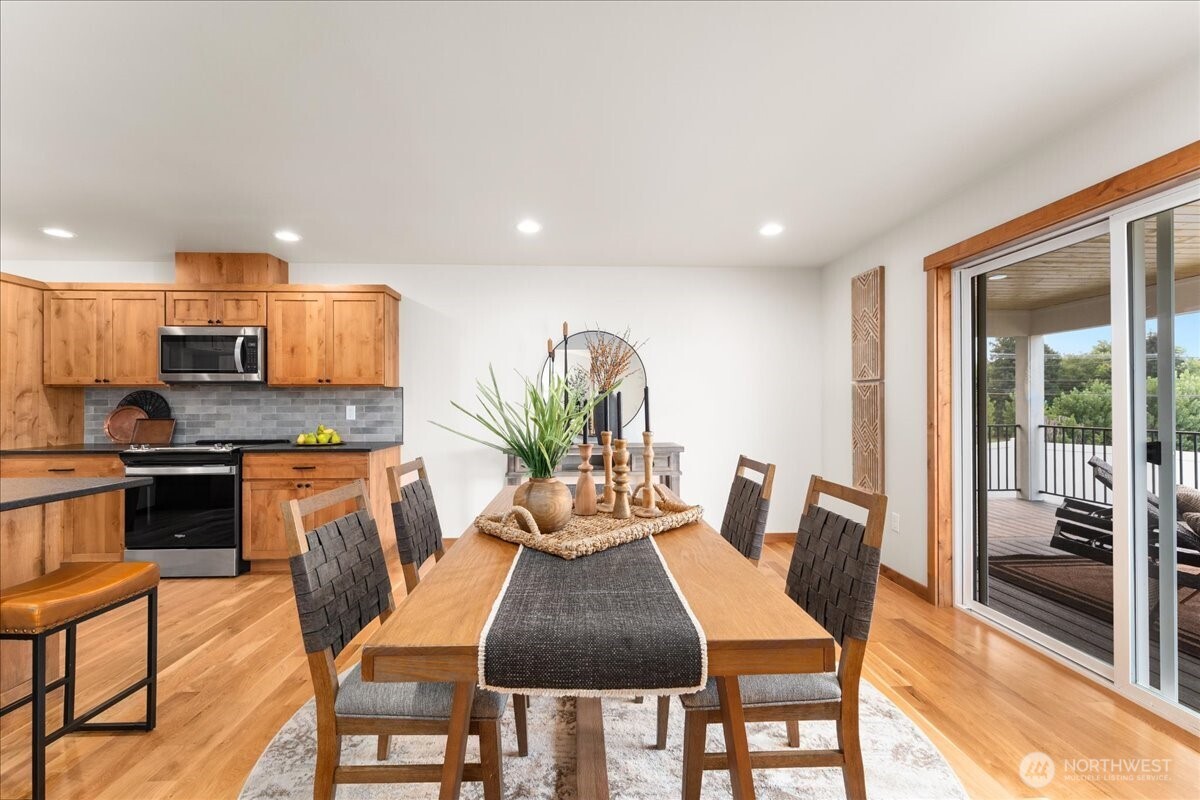 812 N Newport Loop