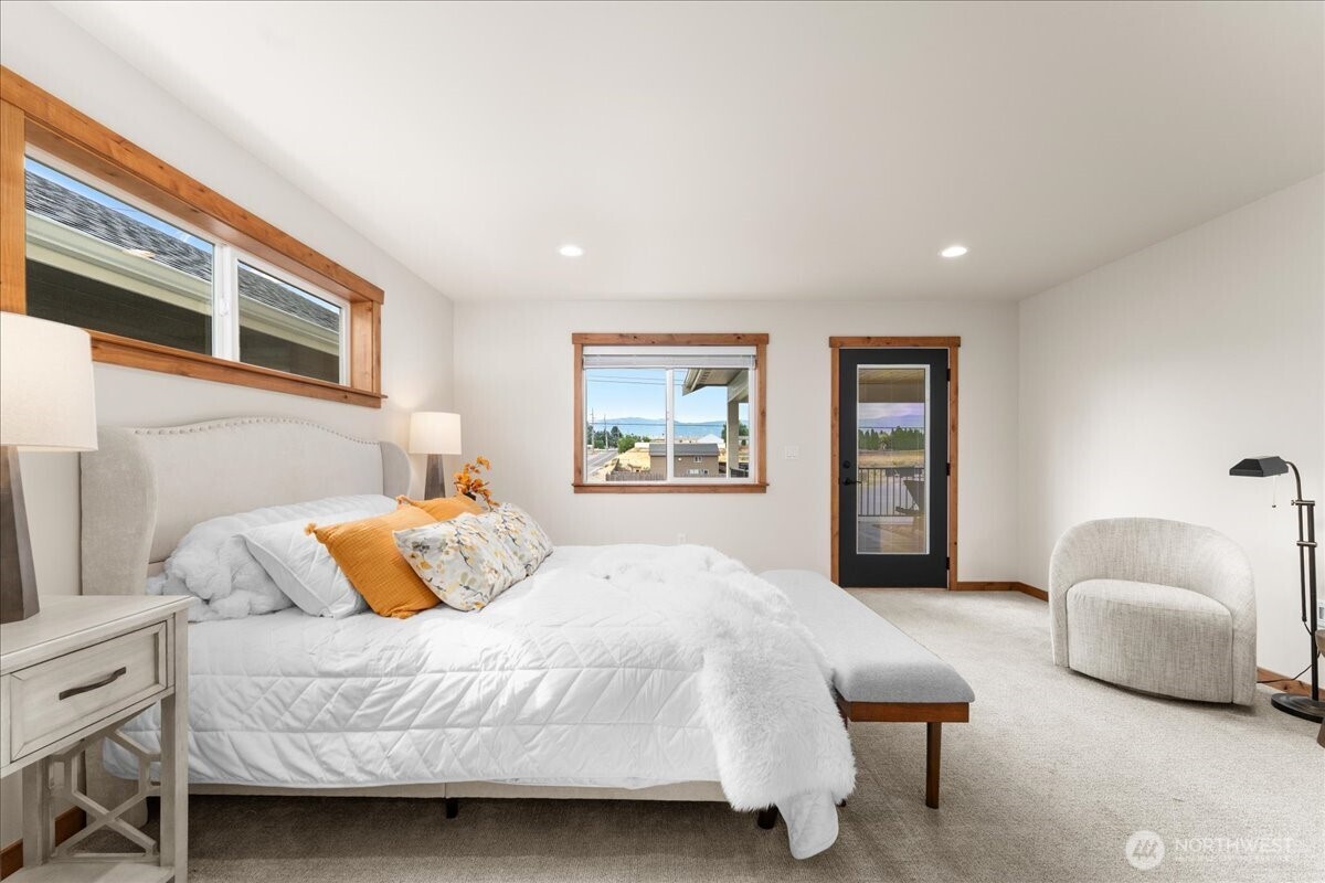 812 N Newport Loop