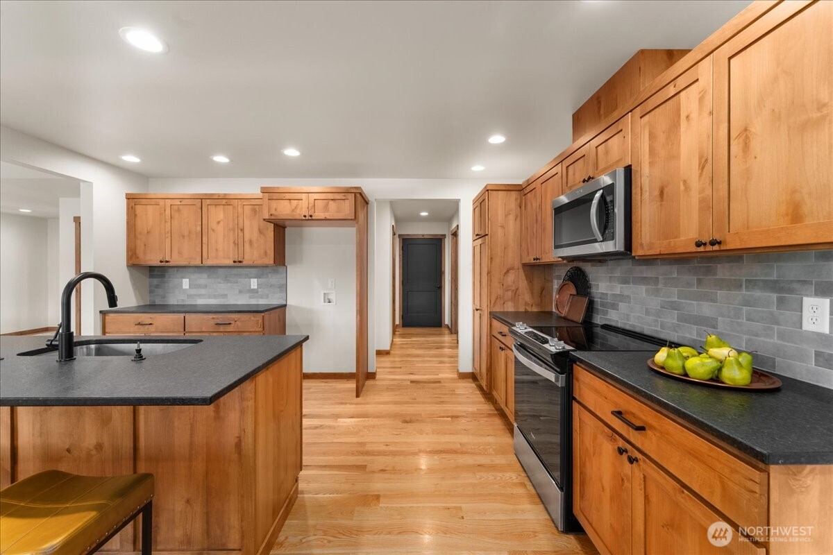 812 N Newport Loop