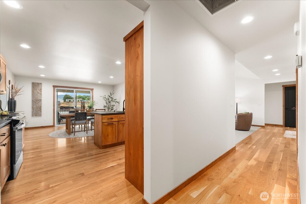 812 N Newport Loop
