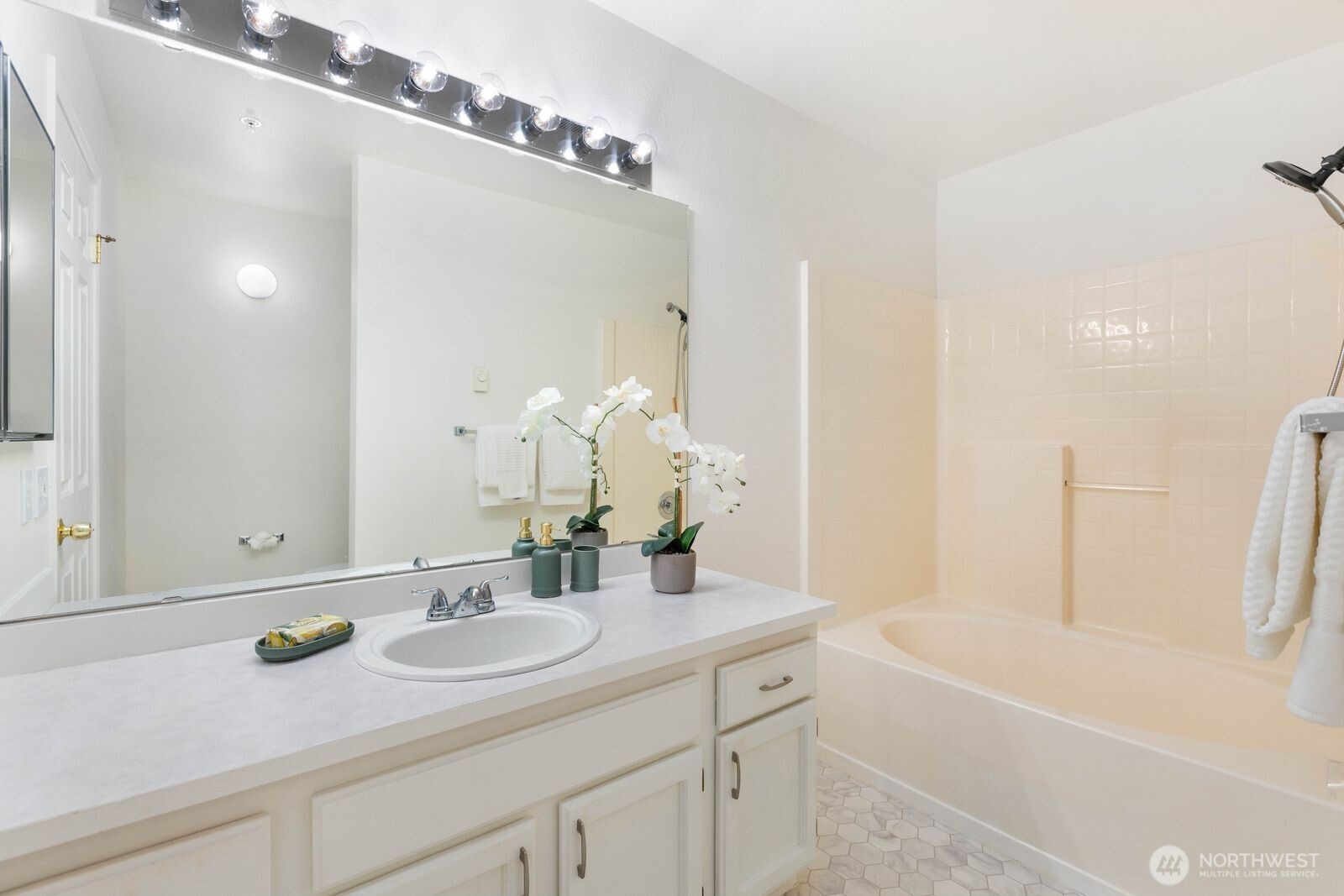 23824 66th Avenue S Unit: L104