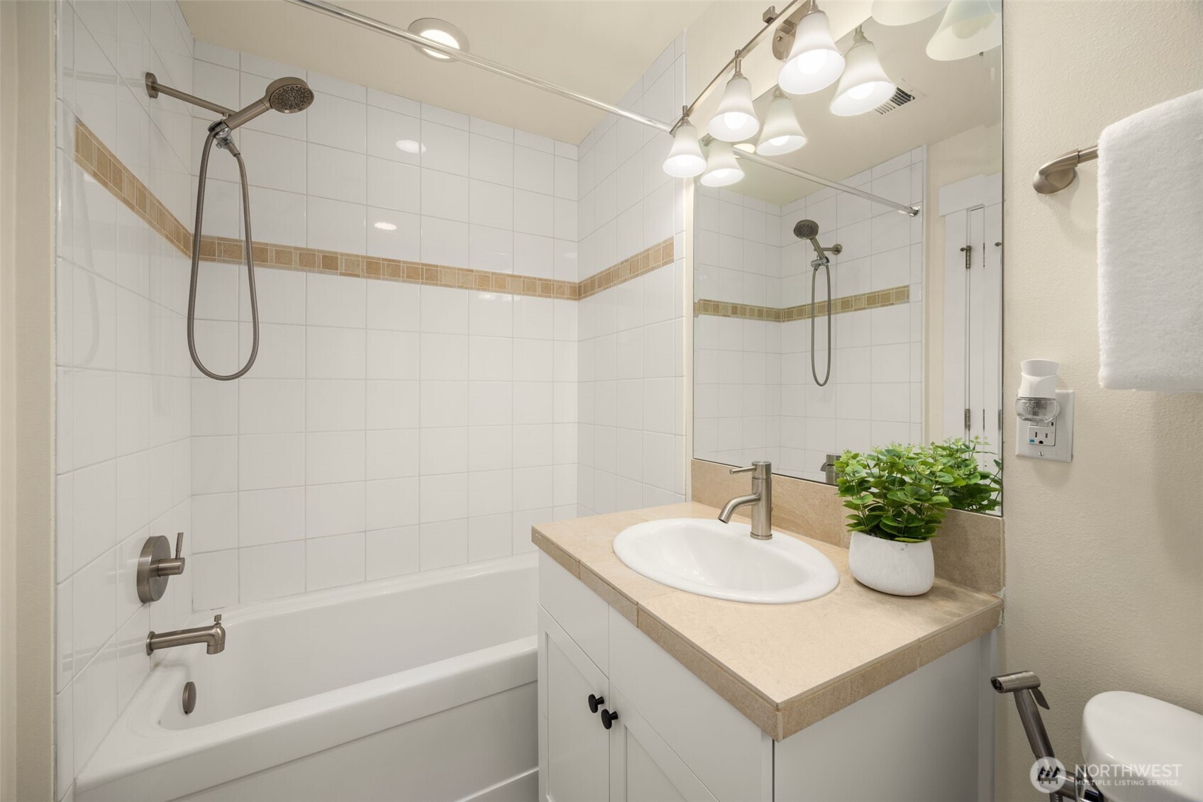 900 228th Avenue NE Unit: 14B
