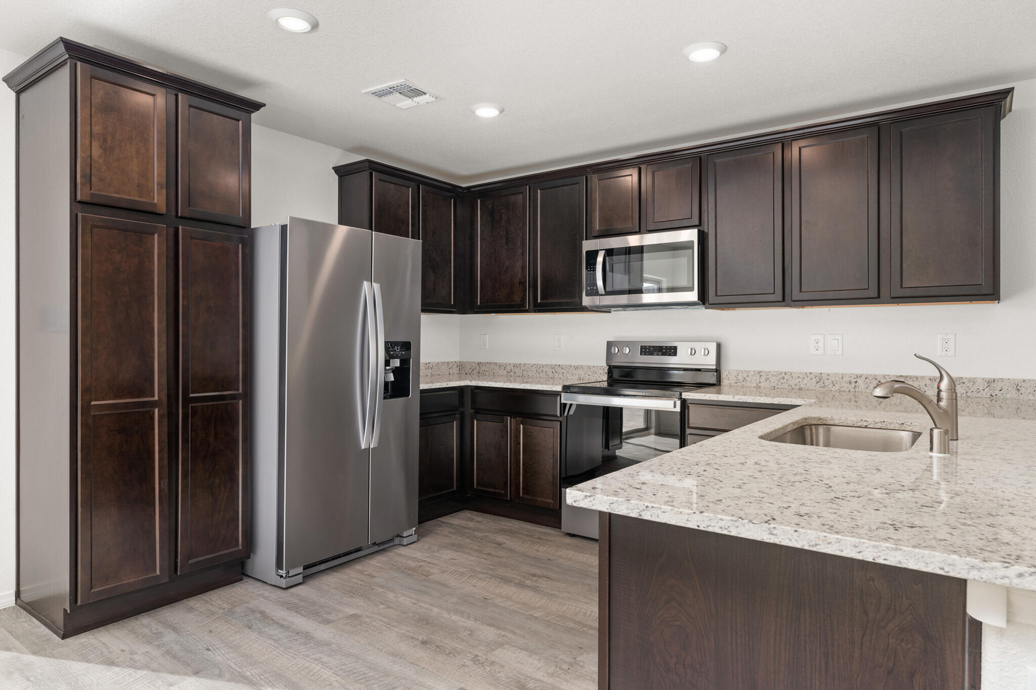 2419 Calle Del Los Claveles