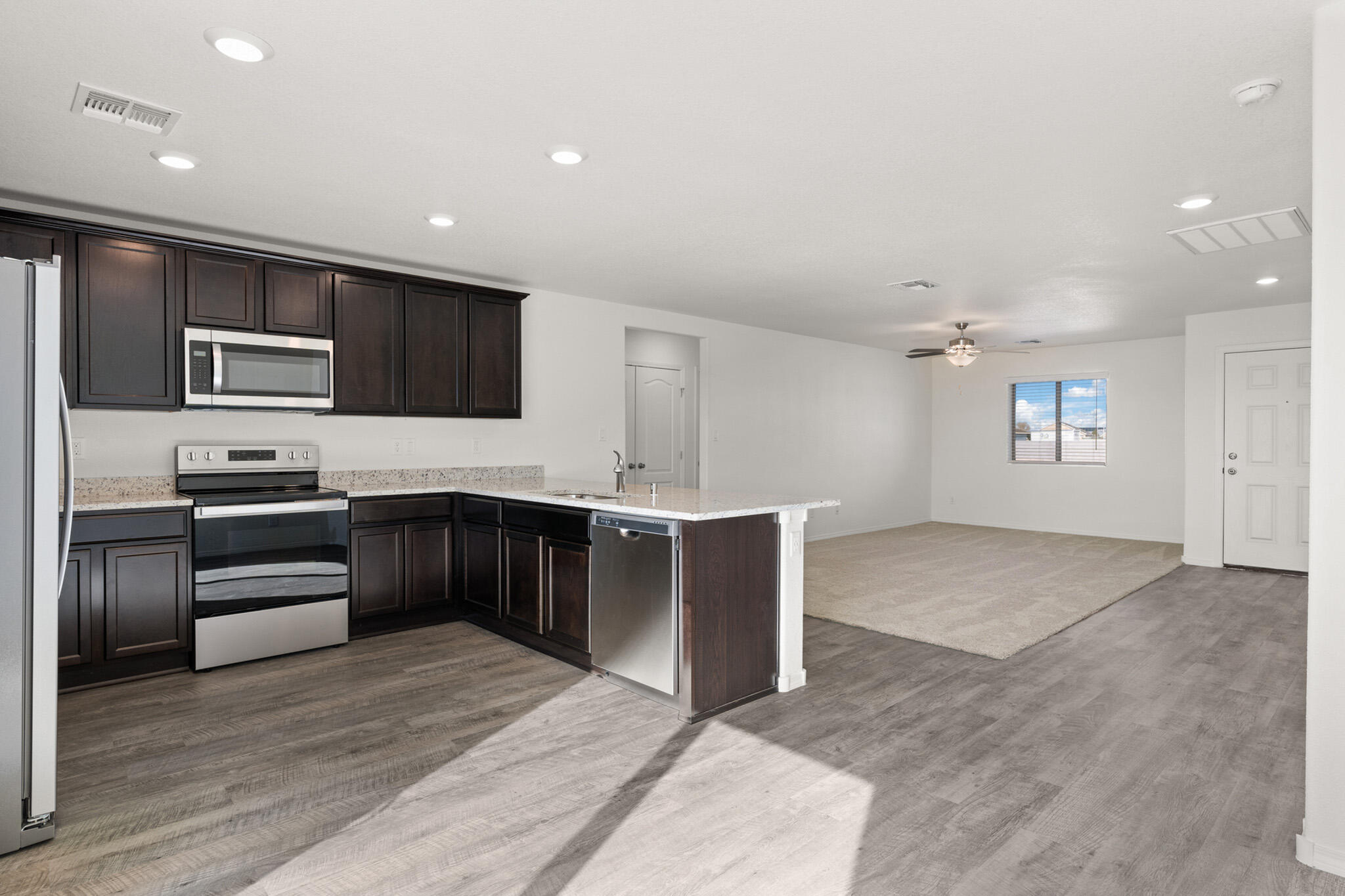 2419 Calle Del Los Claveles