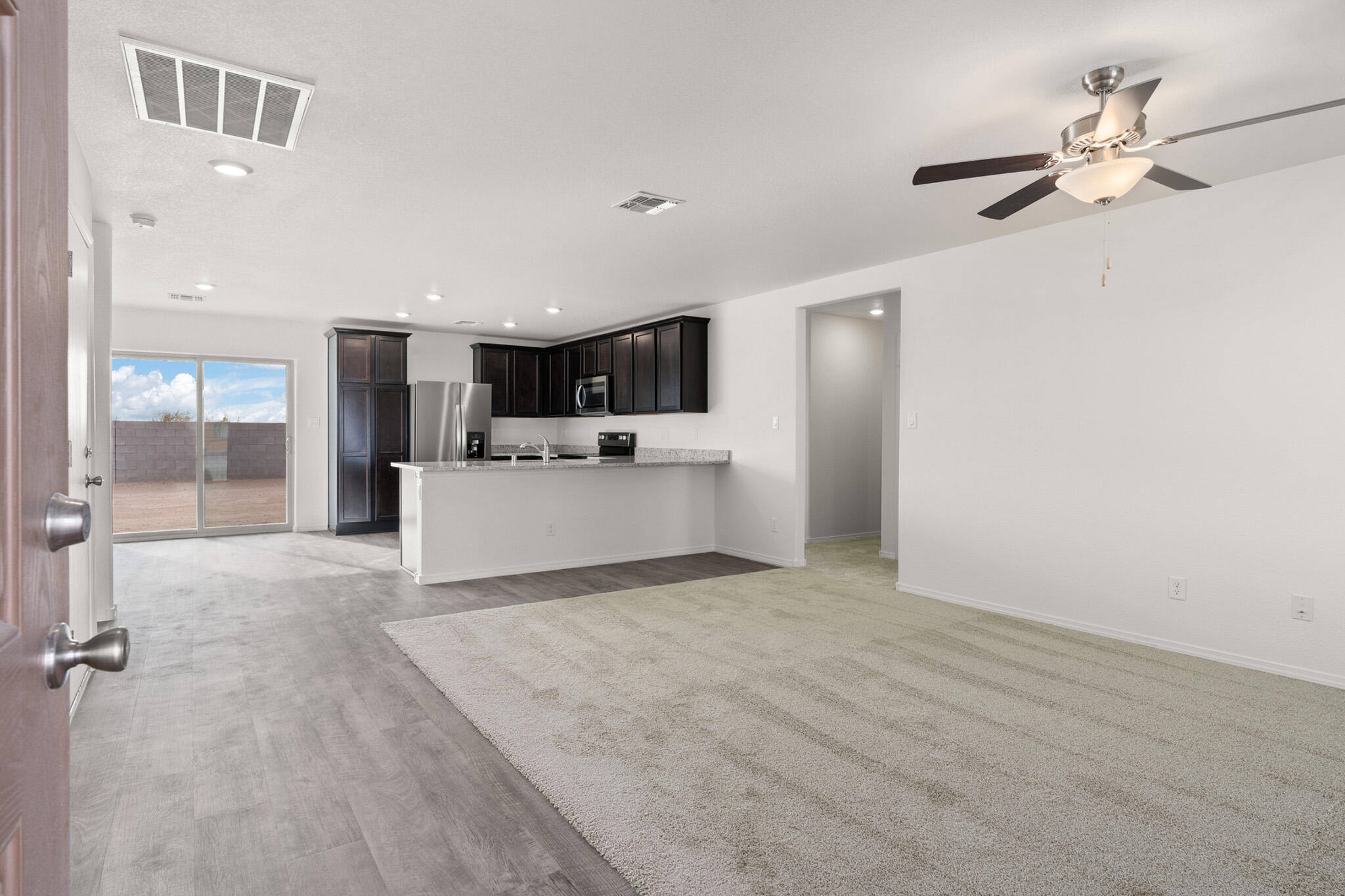 2419 Calle Del Los Claveles