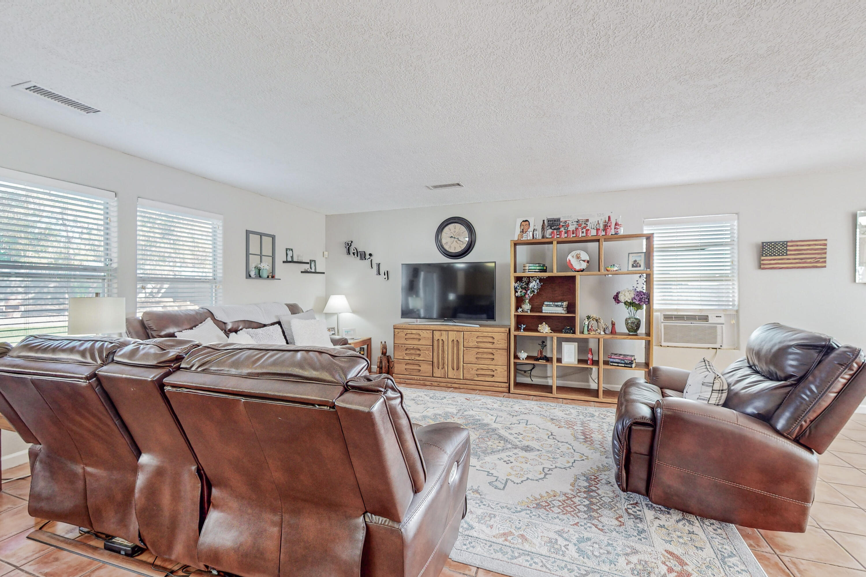 4653 Pomona Hills Court NE