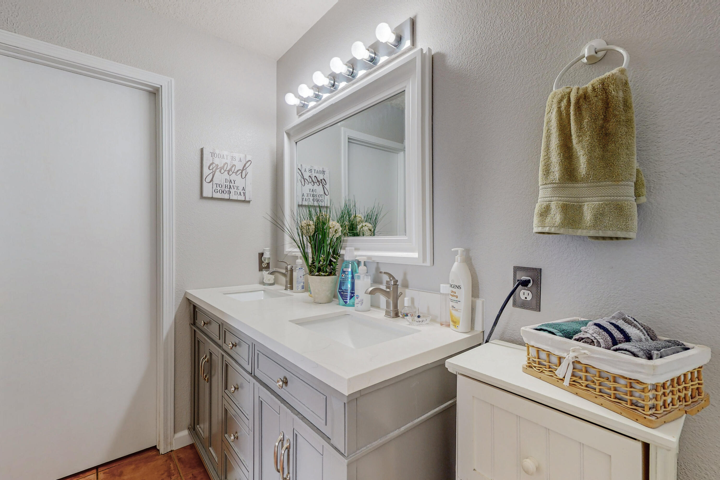 4653 Pomona Hills Court NE