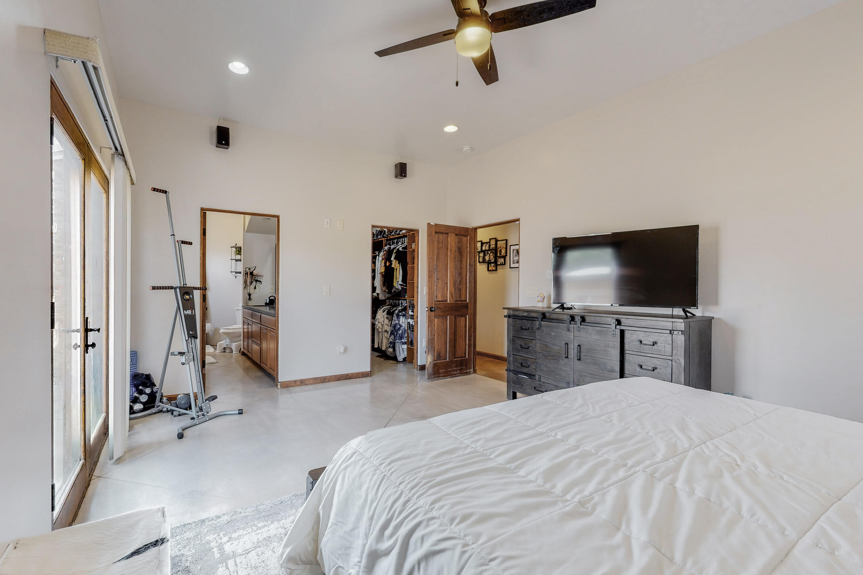 2222 Henry Road SW