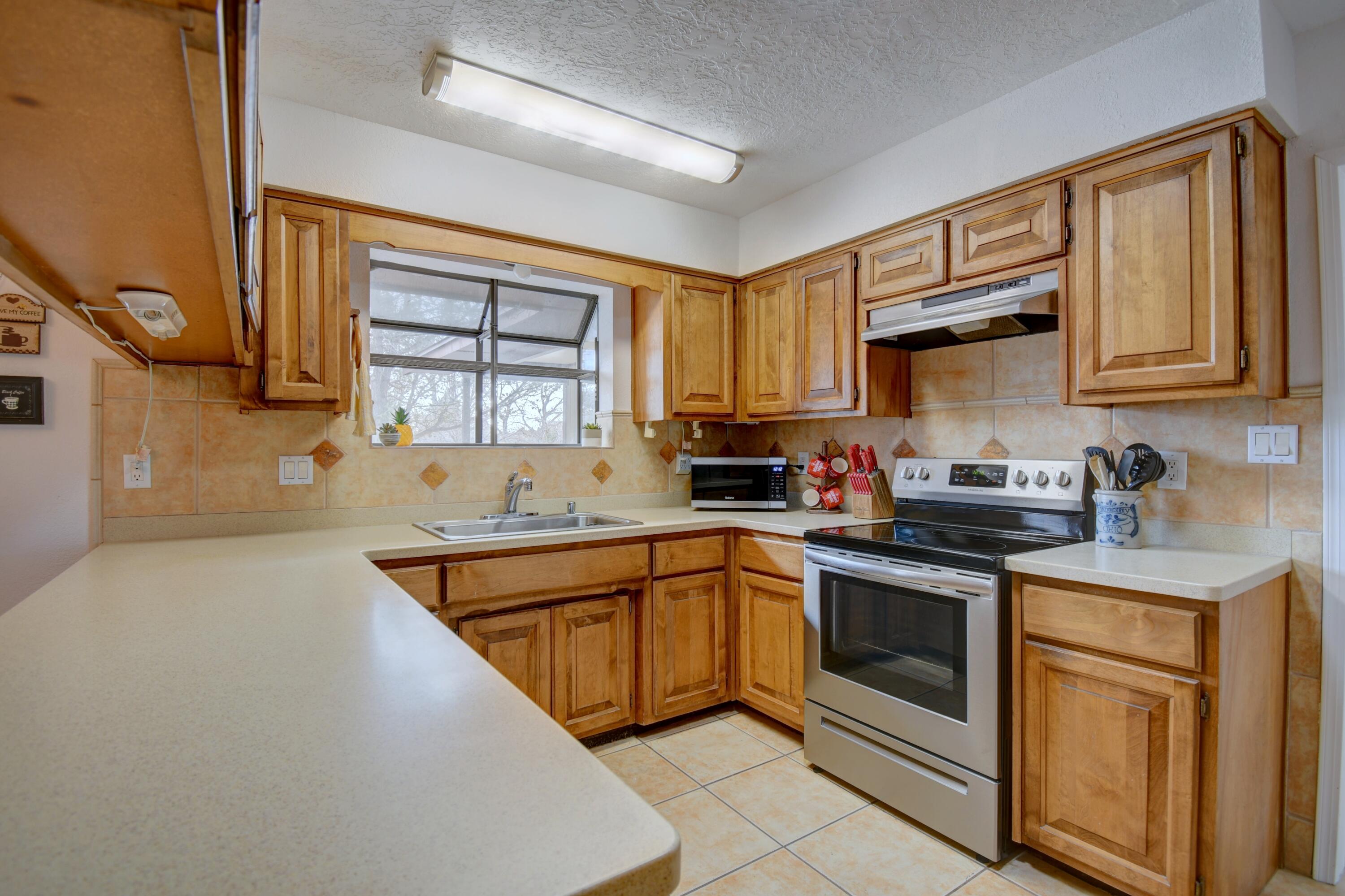 12341 Los Arboles Avenue NE