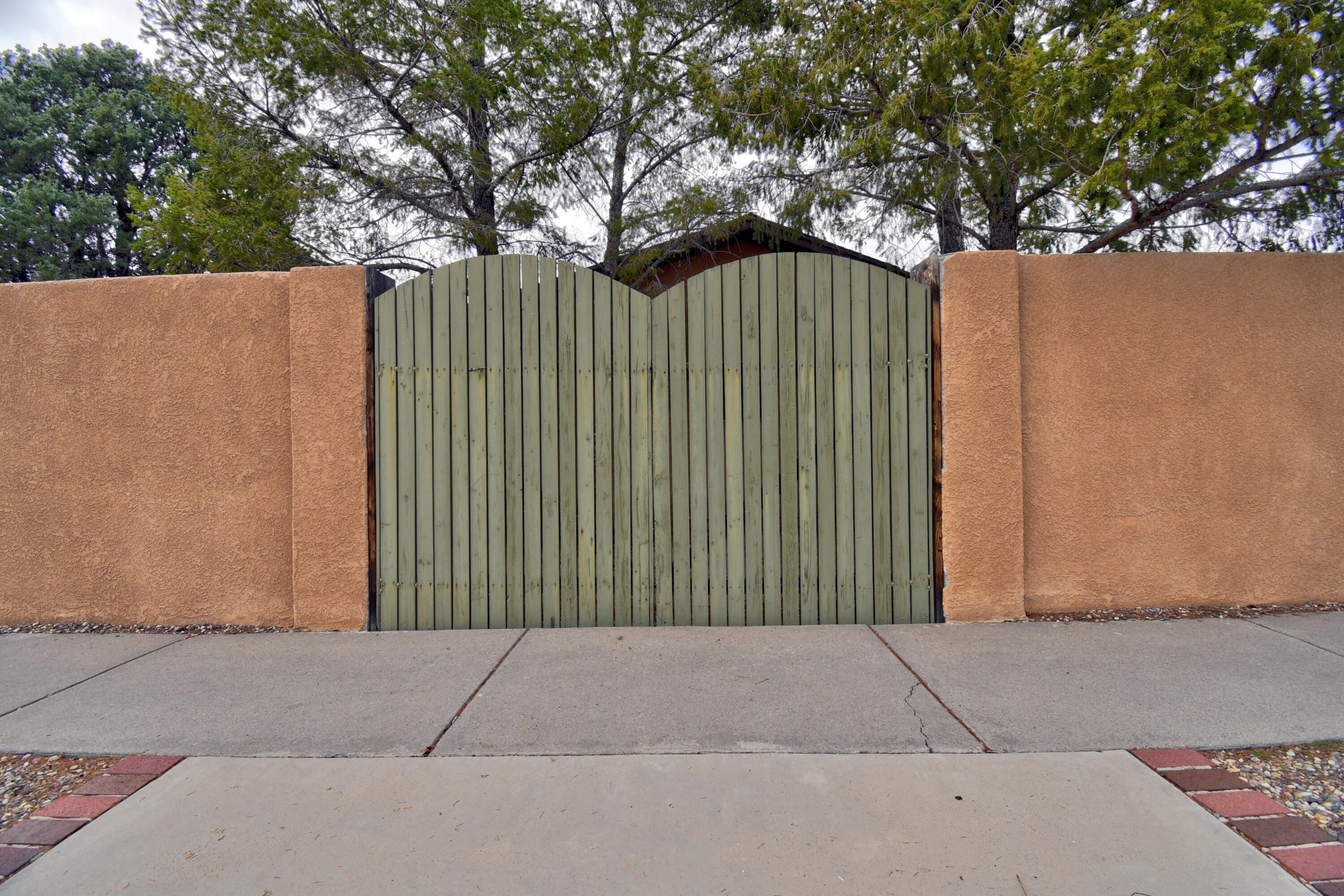 12341 Los Arboles Avenue NE