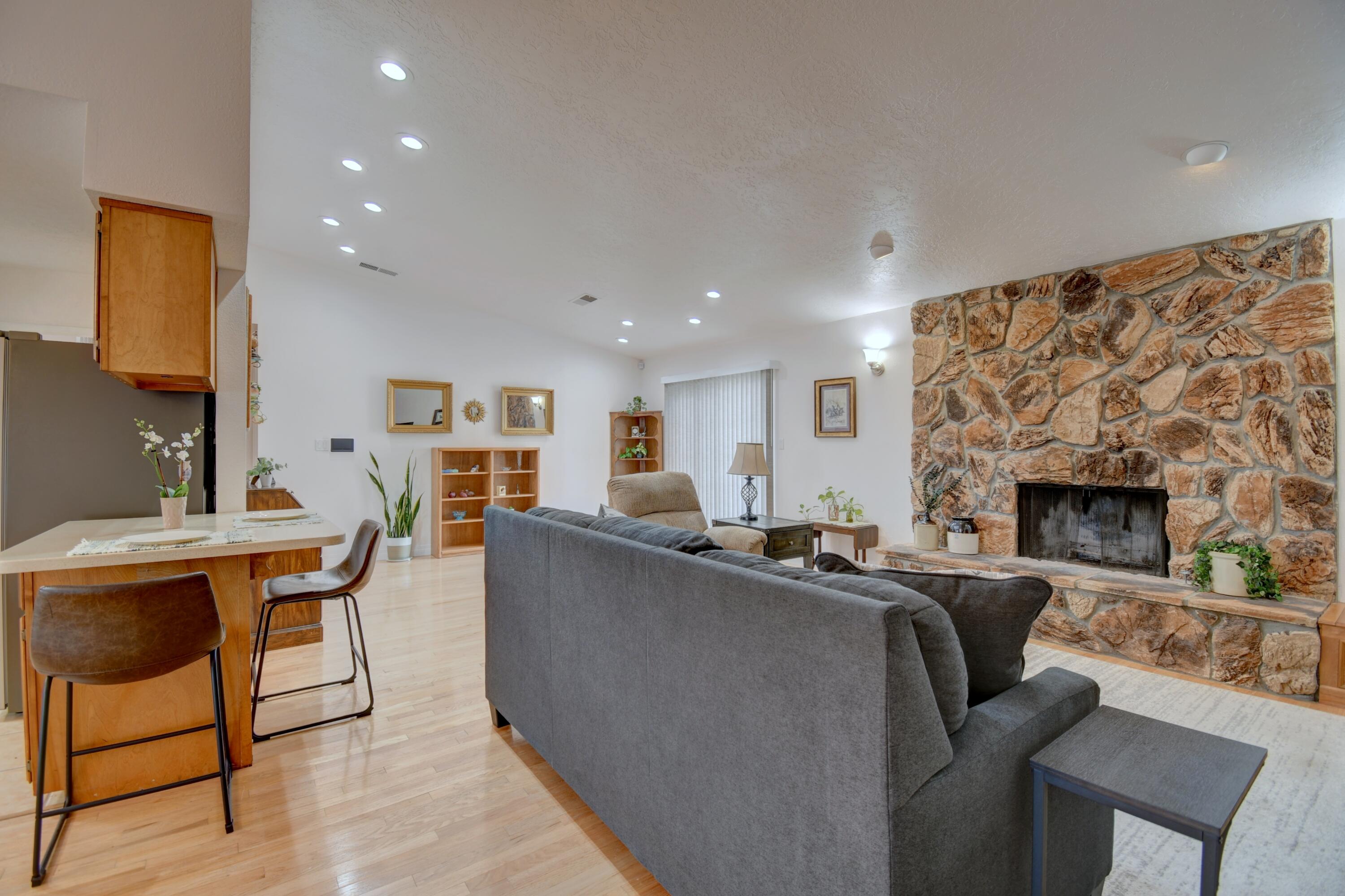 12341 Los Arboles Avenue NE