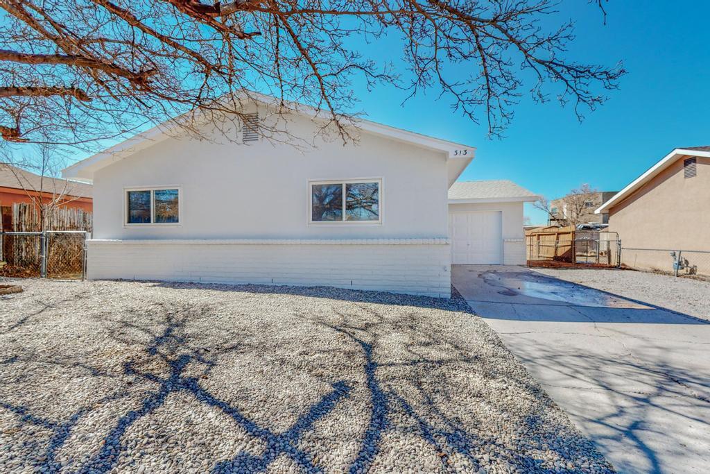 313 Dorothy Street NE