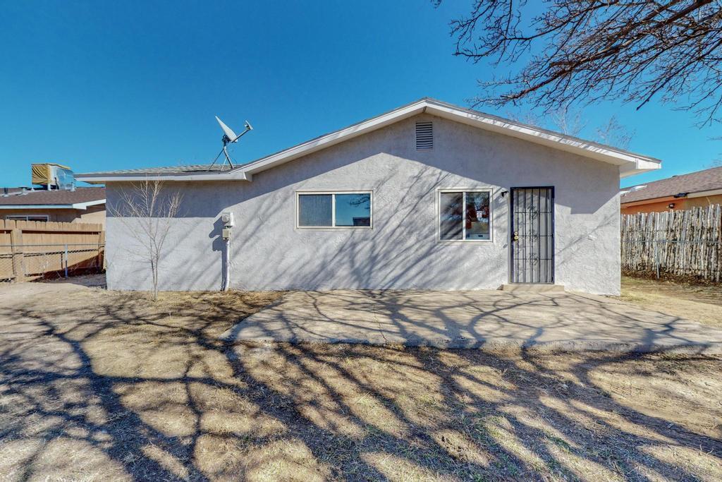 313 Dorothy Street NE