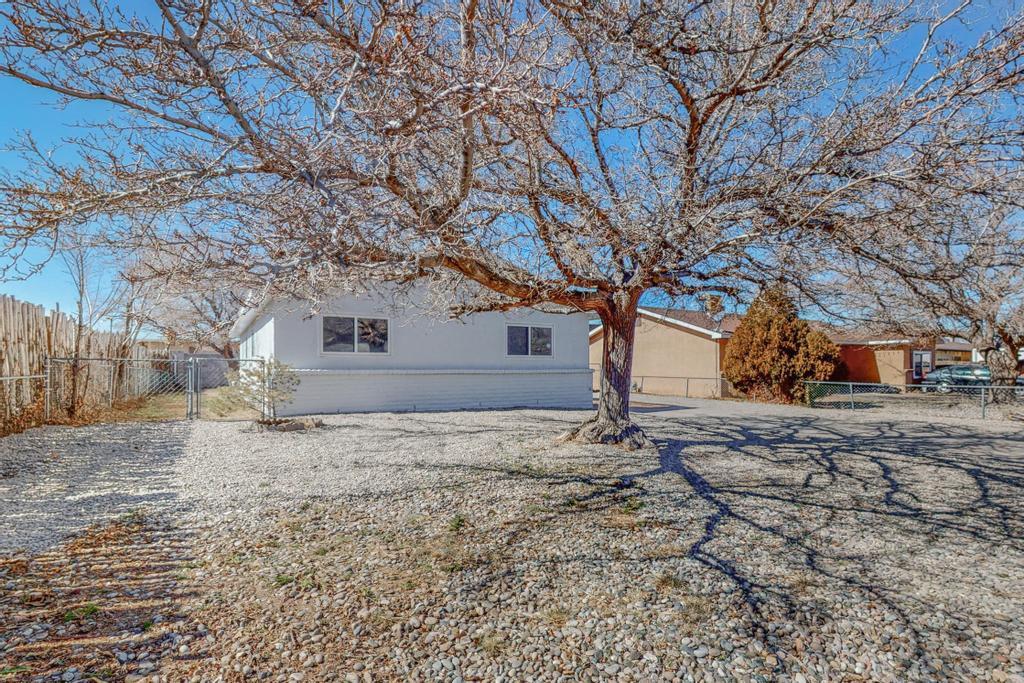 313 Dorothy Street NE