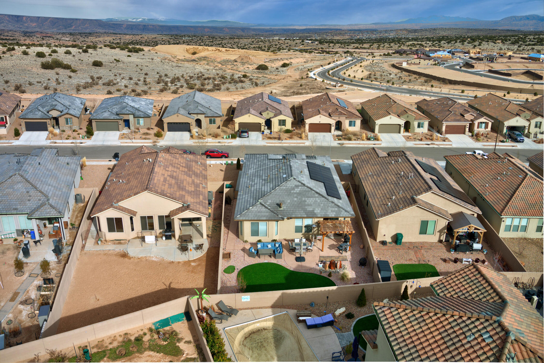 2928 Kings Canyon Loop NE