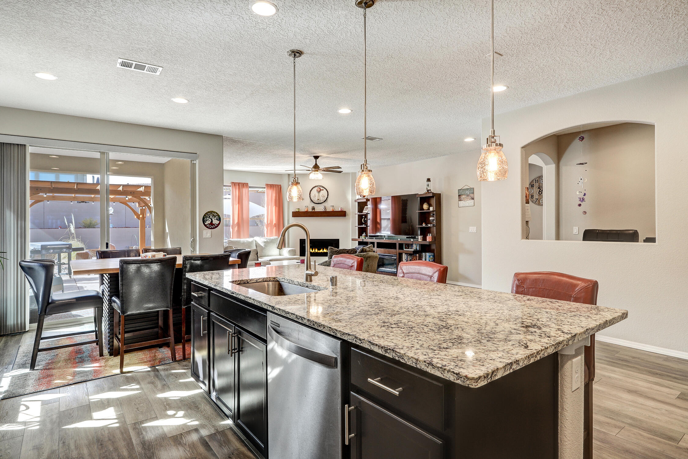 2928 Kings Canyon Loop NE