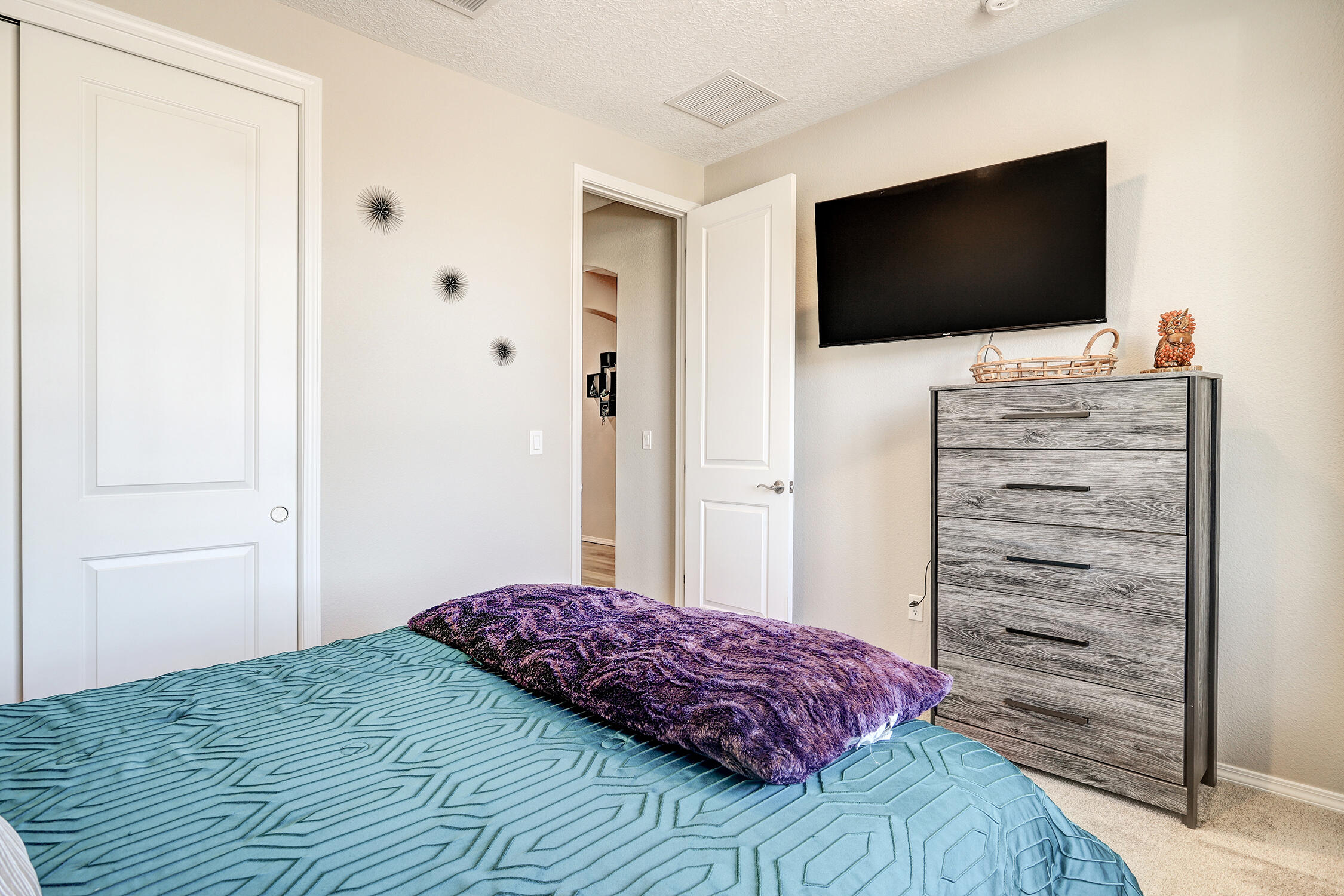 2928 Kings Canyon Loop NE