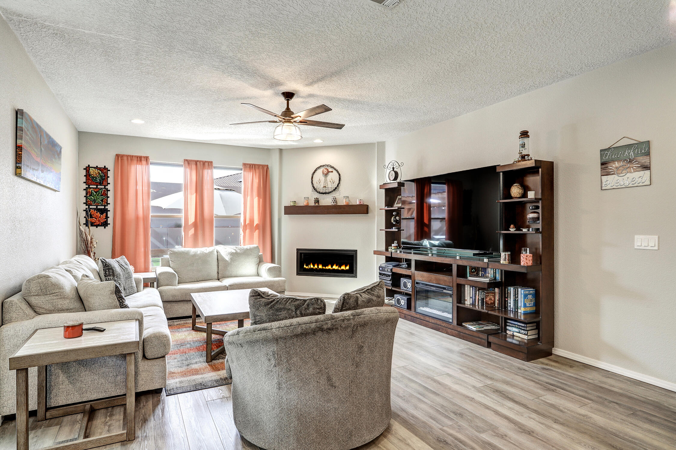 2928 Kings Canyon Loop NE