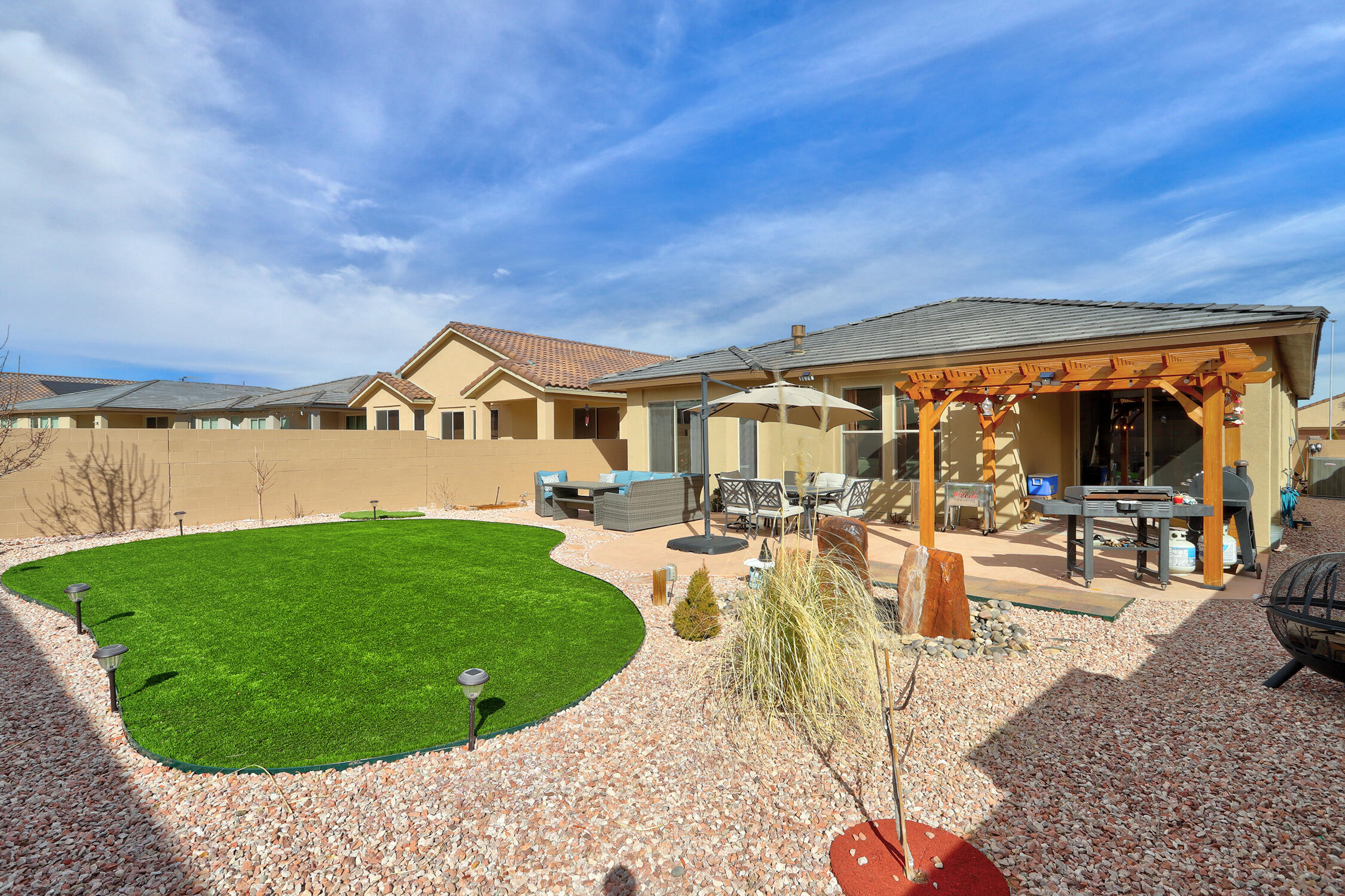 2928 Kings Canyon Loop NE