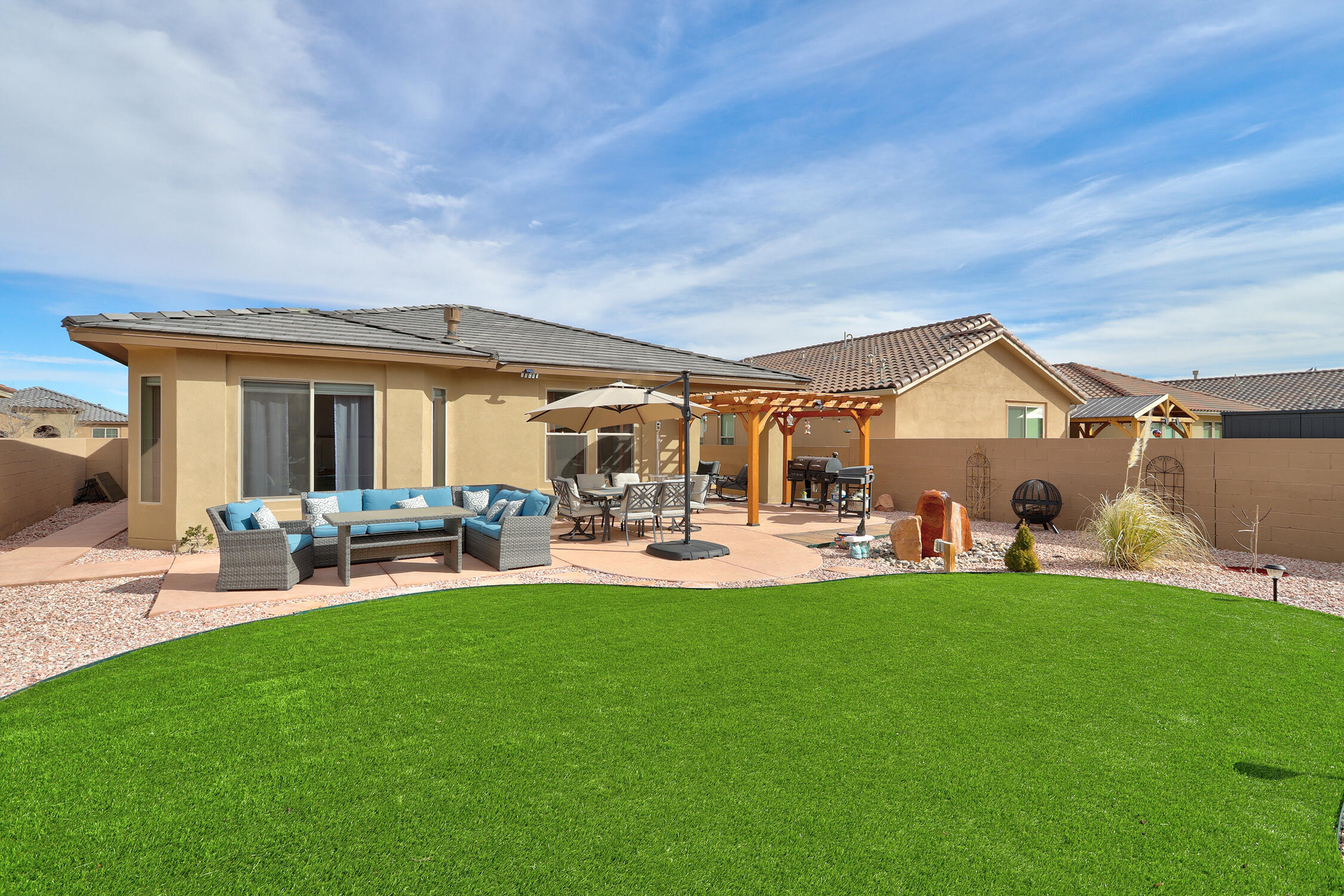 2928 Kings Canyon Loop NE