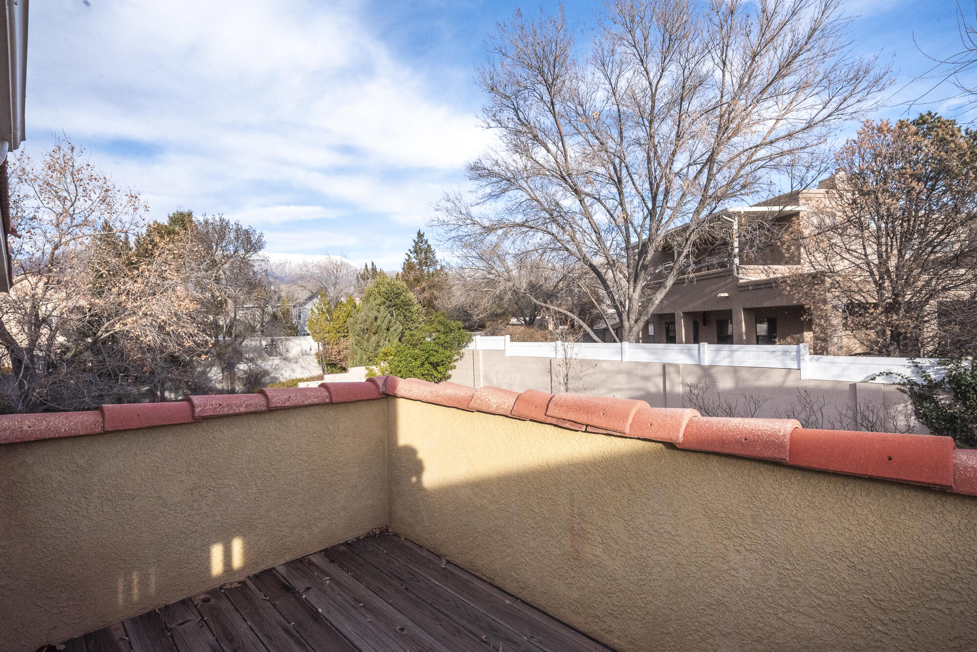 5412 Vista Lejana NE