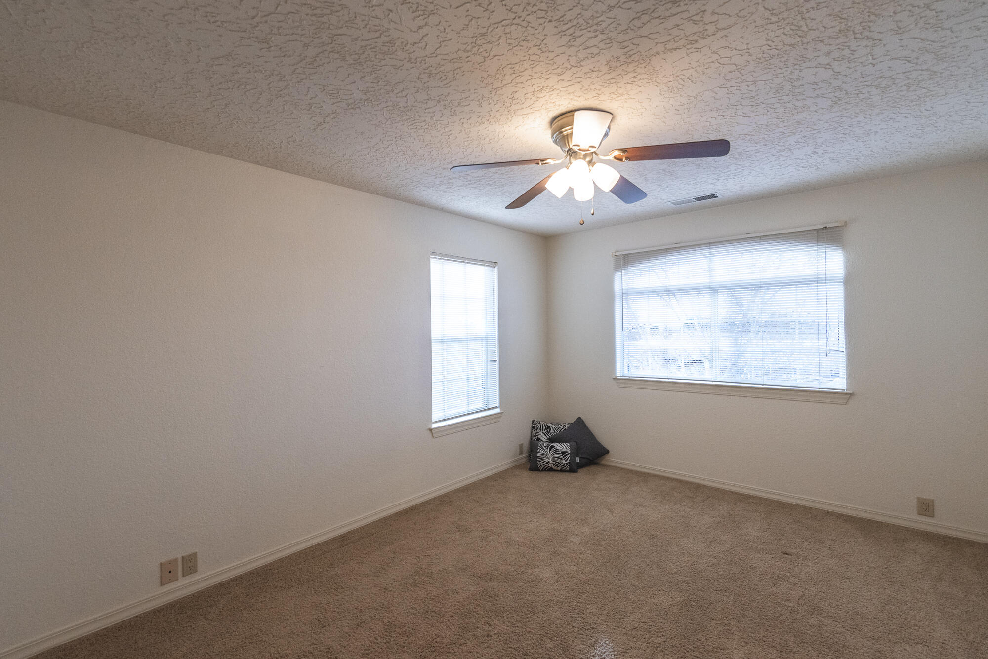 5412 Vista Lejana NE