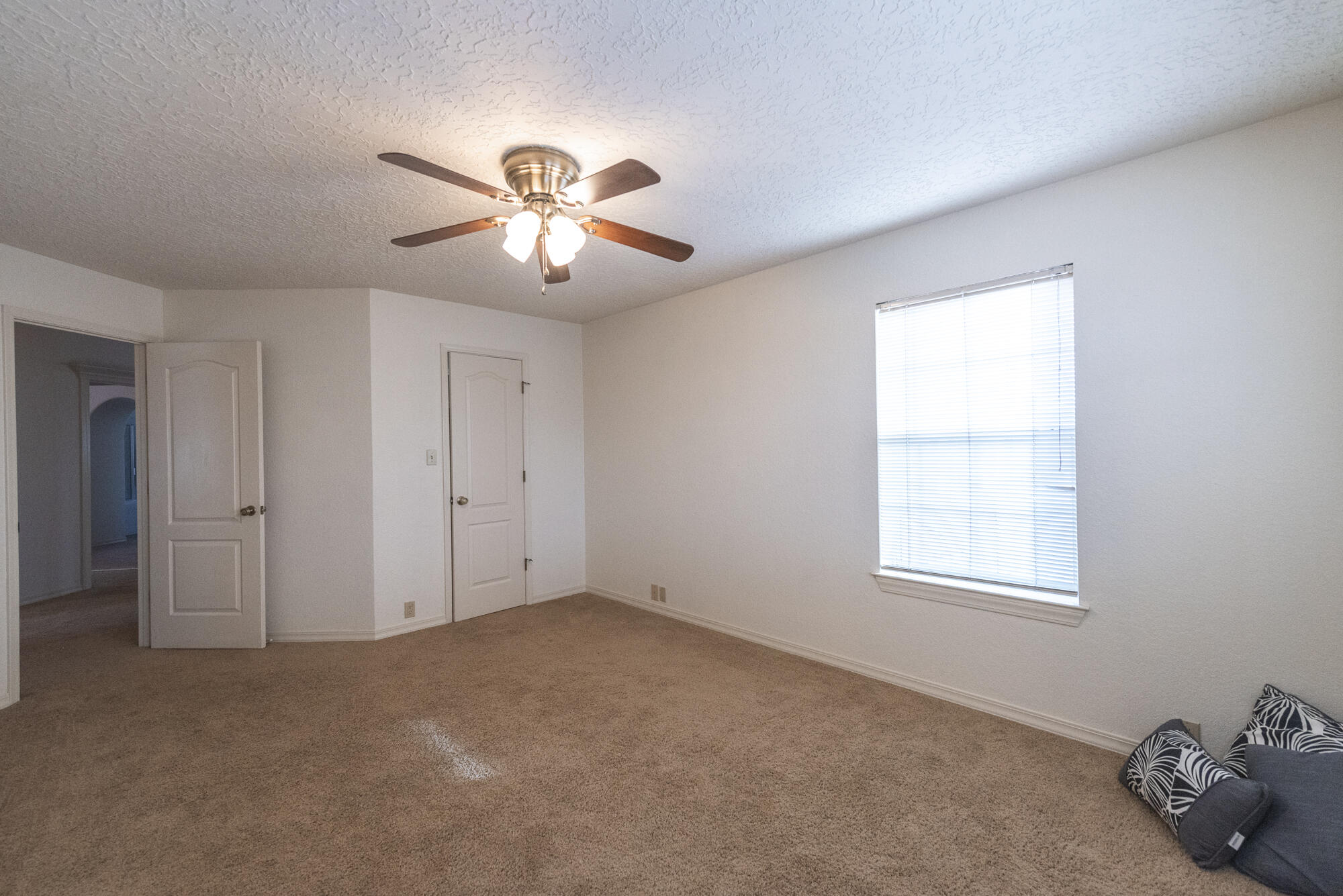 5412 Vista Lejana NE