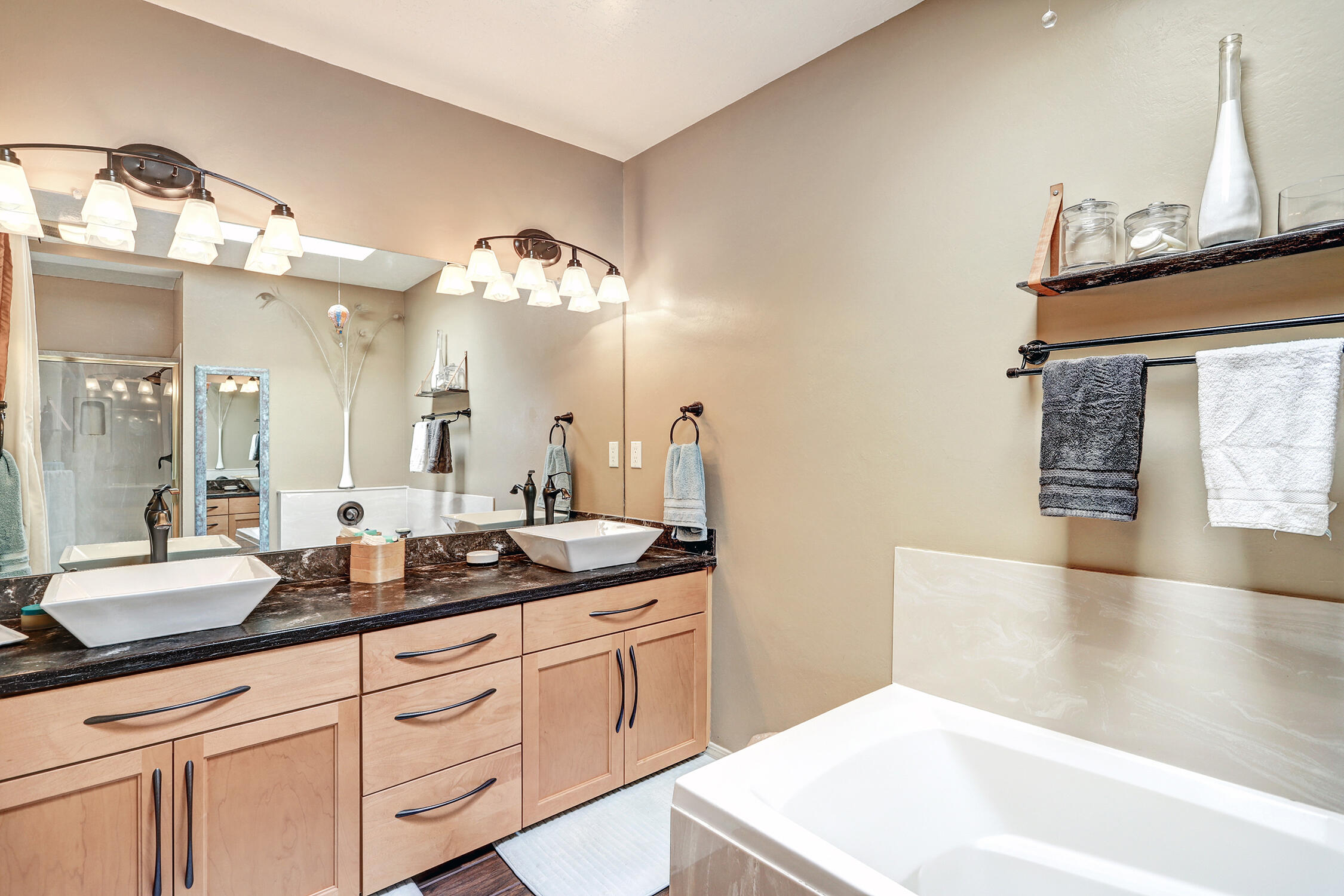 5411 La Colonia Drive NW